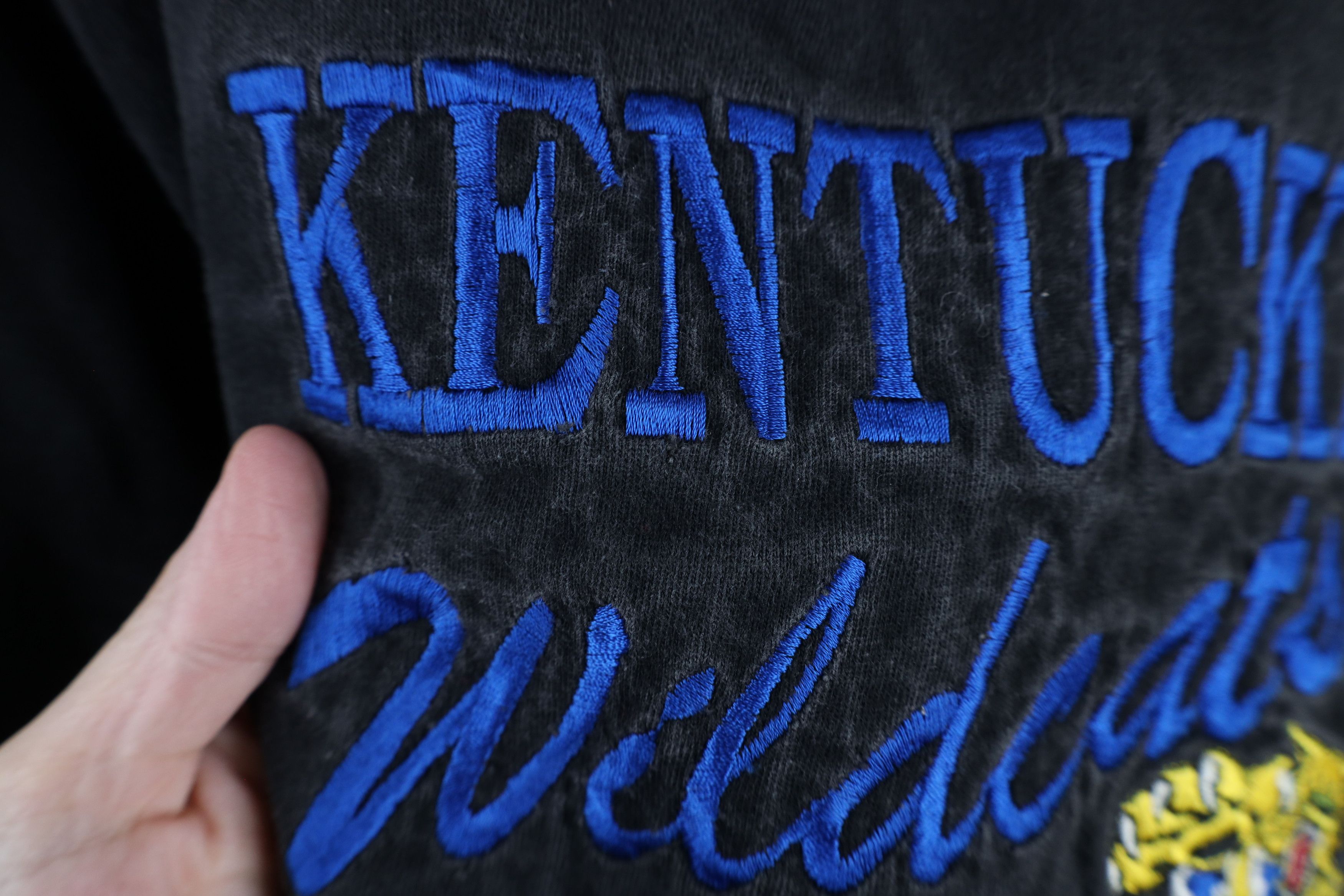 Vintage Vintage 90s Spell University of Kentucky Wildcats T-Shirt Size US XL / EU 56 / 4 - 7 Thumbnail
