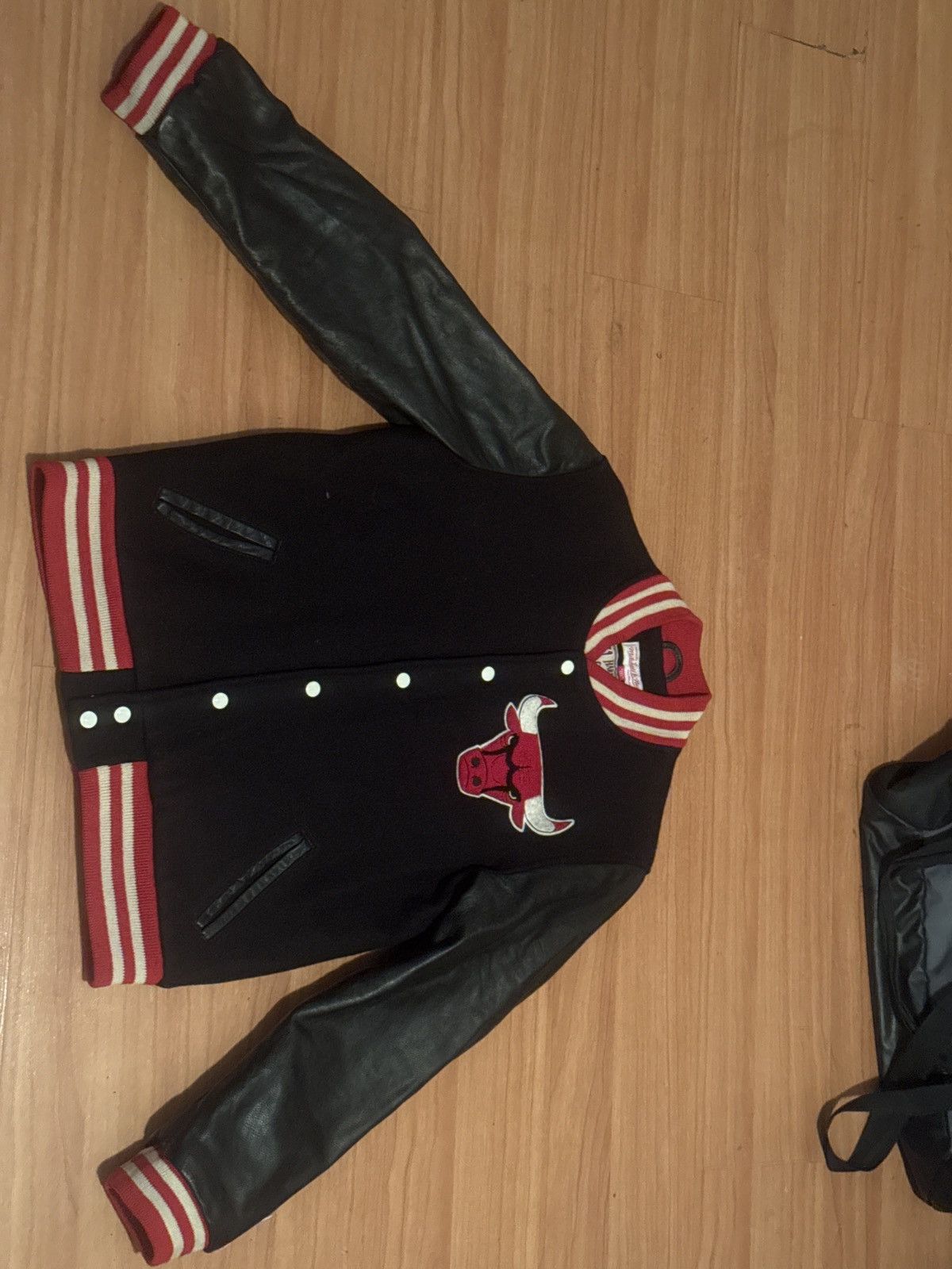 Mitchell & Ness Mitchell and Ness Chicago Bulls Leather Varsity Jacket Size US M / EU 48-50 / 2 - 1 Thumbnail