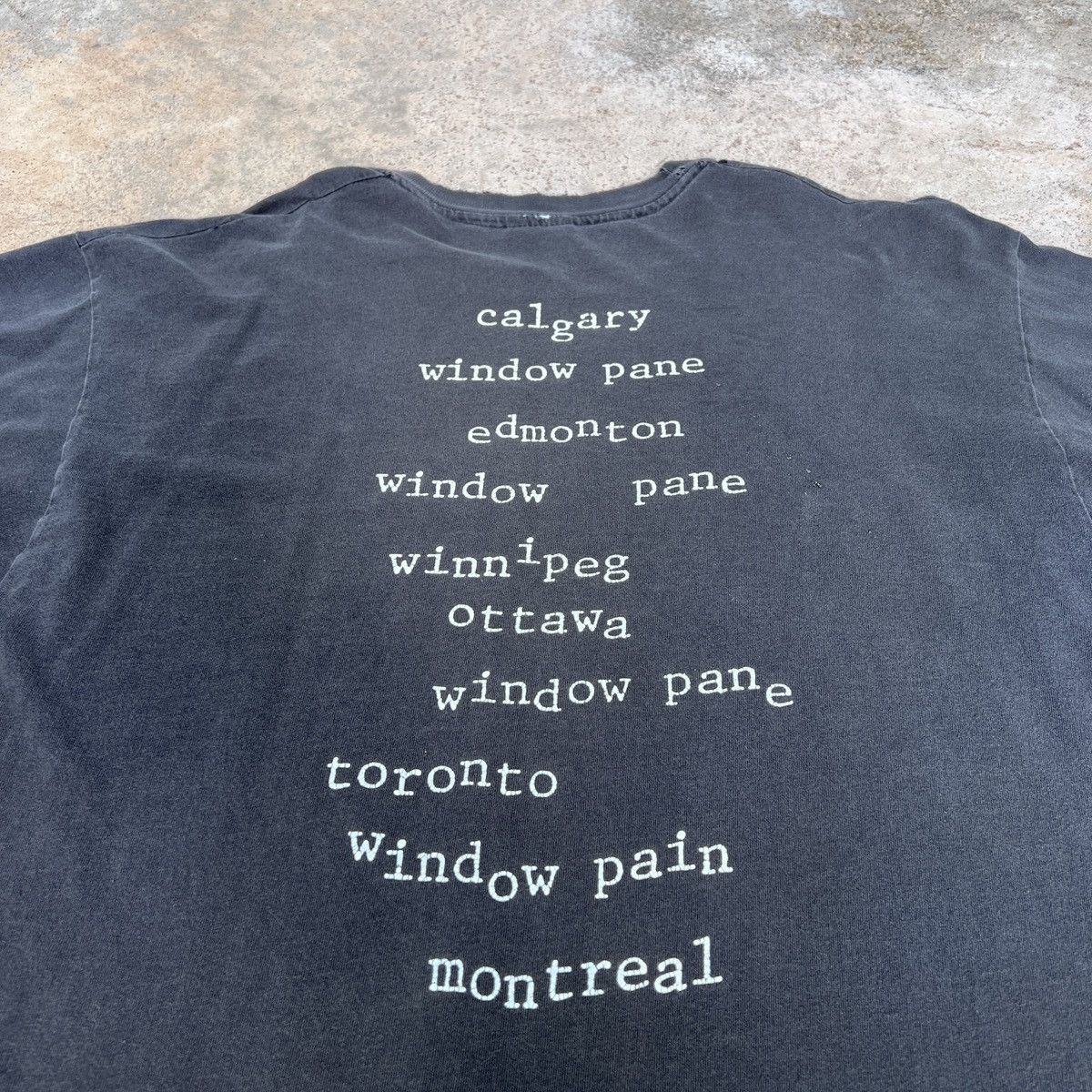 Band Tees Vintage 90s Pearl Jam Window Pain Tee XL Thrashed Sun Faded Size US XL / EU 56 / 4 - 18 Thumbnail