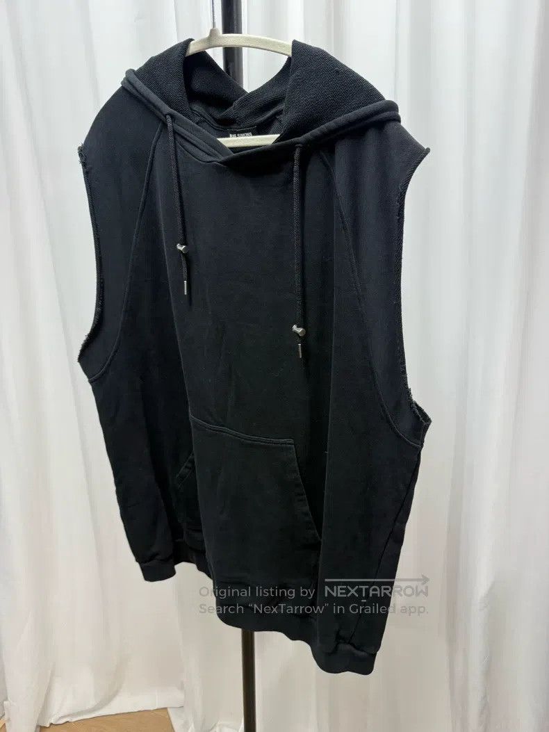 Raf Simons Raf Simons Portrait off-the-shoulder OS vest Size US M / EU 48-50 / 2 - 4 Thumbnail
