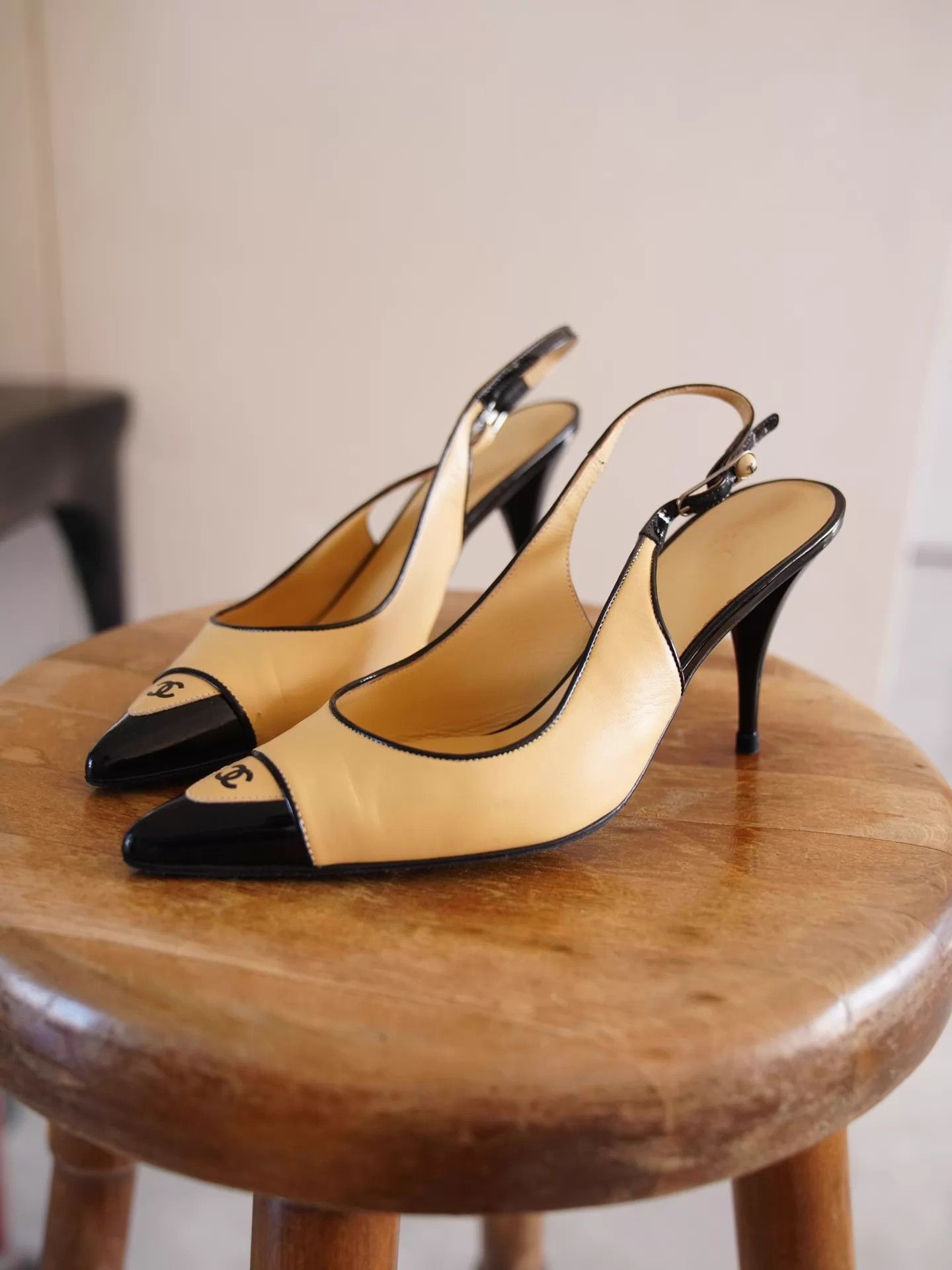 Chanel Chanel Vintage Milk Tea-Black Kitten Heel Mule Pumps CC 36.5 Size US 6 / IT 36 - 7 Thumbnail