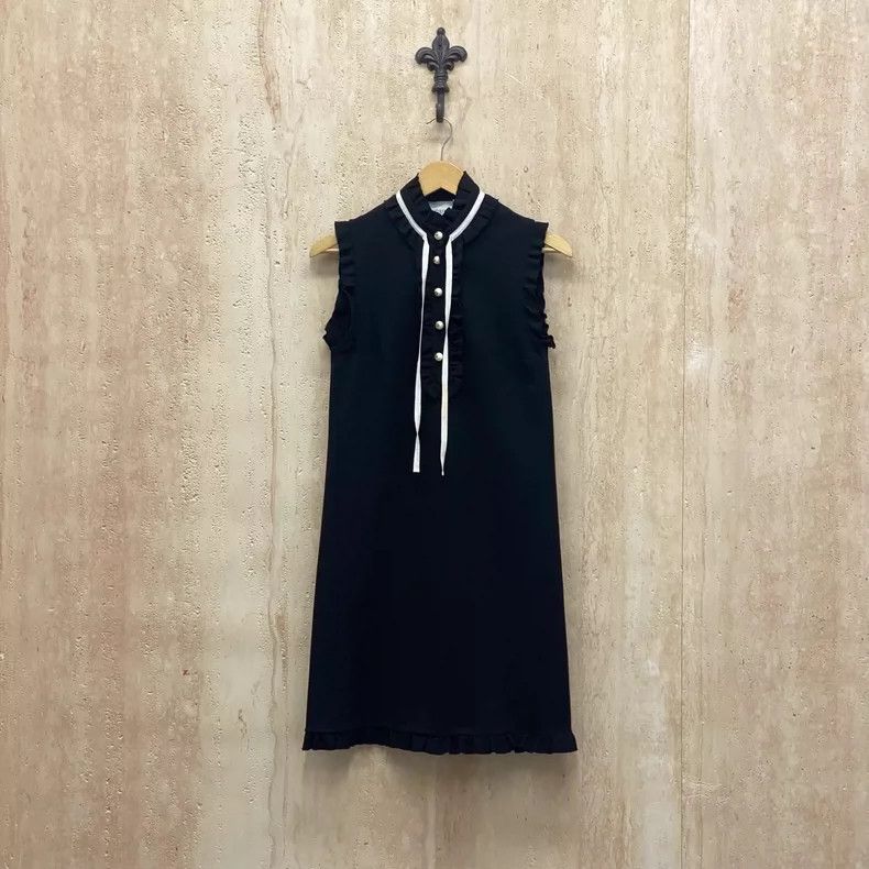 Gucci Gucci Black pleated lace pearl button dress 2504-Nextarrow Size M / US 6-8 / IT 42-44 - 1 Thumbnail