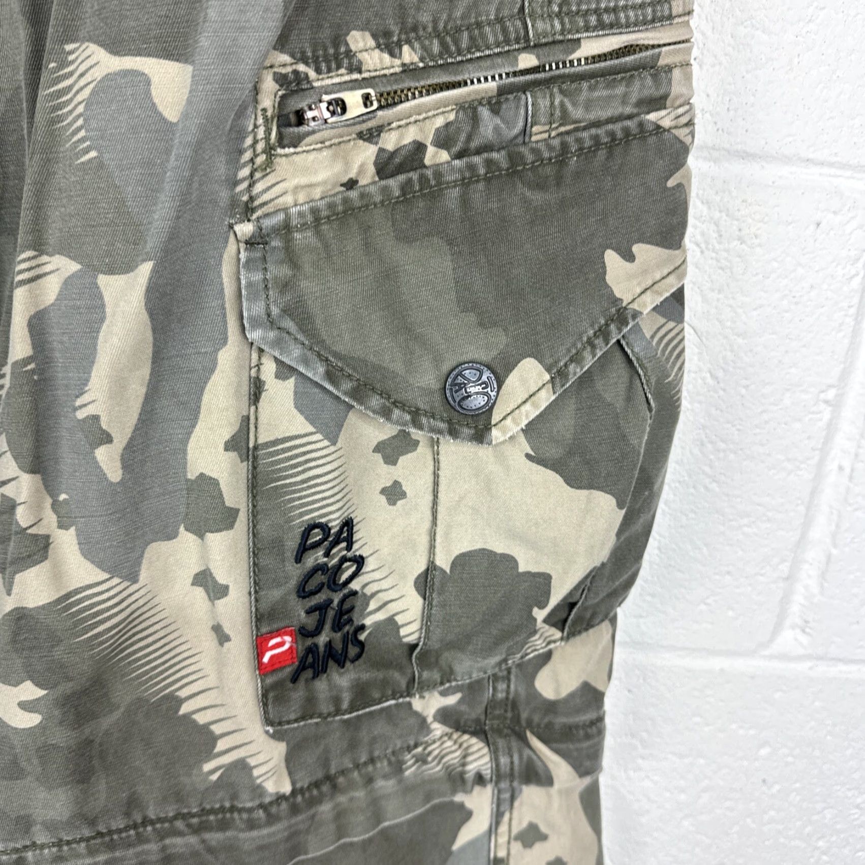 Vintage VINTAGE Paco Jeans Pants Mens Cargo Convertible Zip Off 32x33 Camouflage Brown Canvas Logo Pockets 90s Hip Hop Army Grunge Hipster 32 Mens Size US 32 / EU 48 - 6 Thumbnail
