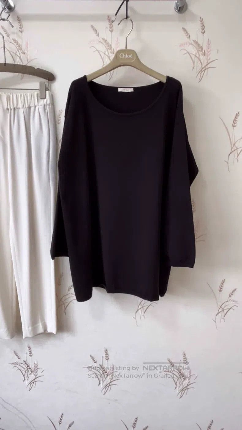The Row The Row Black Loose Long Sleeve Knit Top Size M / US 6-8 / IT 42-44 - 1 Thumbnail