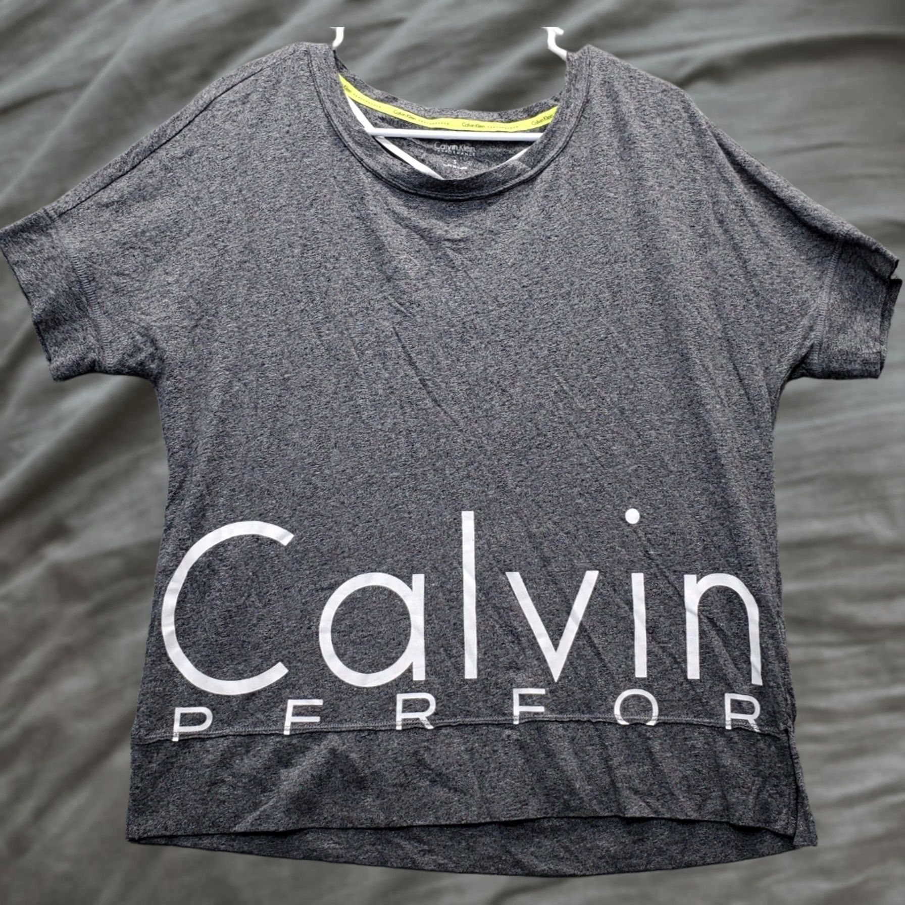 Calvin Klein Calvin Klein Women's S Gray Quick Dry Short Sleeve T-Shirt Size S / US 4 / IT 40 - 1 Thumbnail
