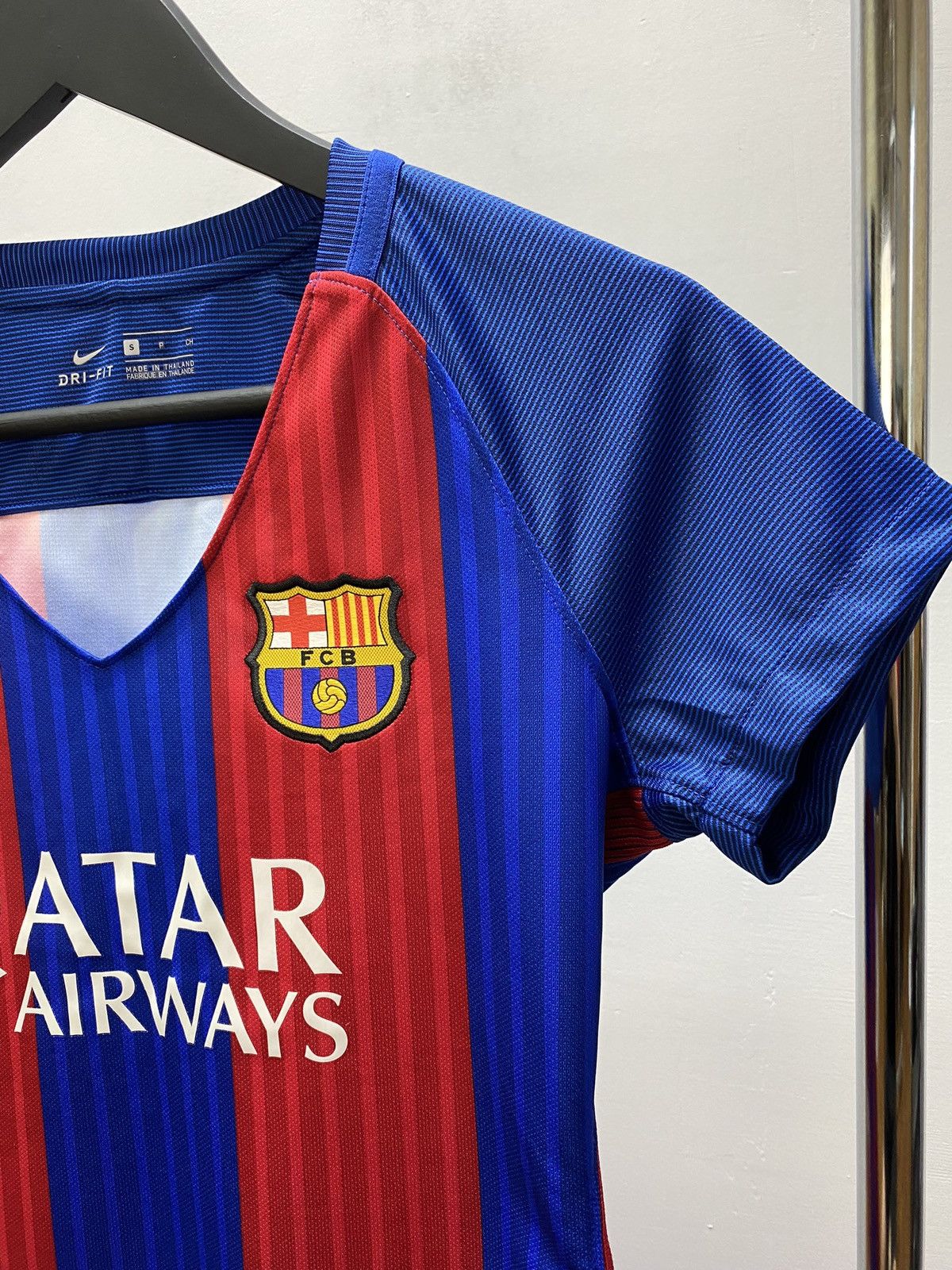 Nike Women's FC BARCELONA NIKE 2016 2017 HOME FOOTBALL Size S / US 4 / IT 40 - 7 Thumbnail