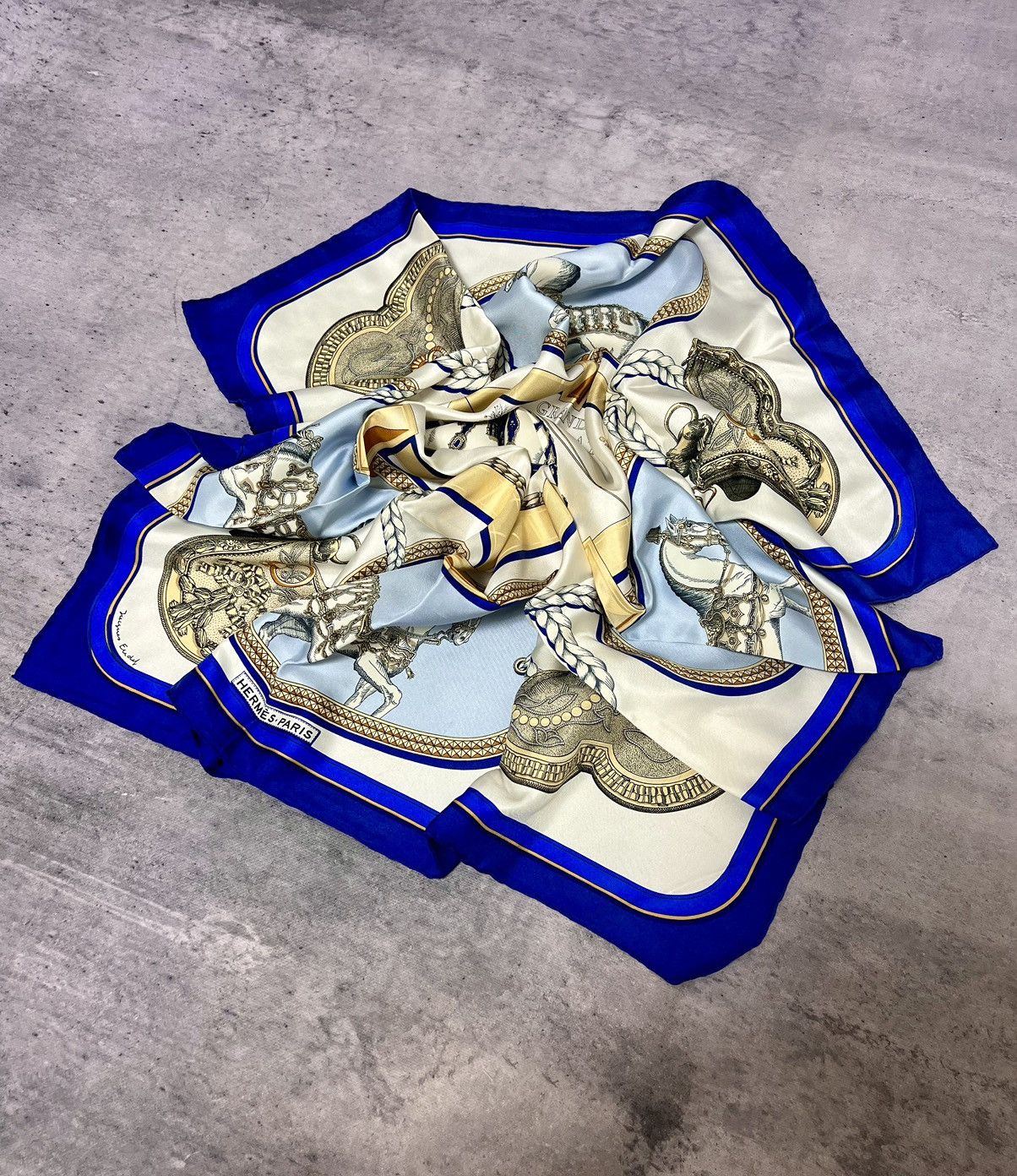 Hermes × Vintage Silk Hermes Paris grand Apparat square scarf Size ONE SIZE - 9 Thumbnail