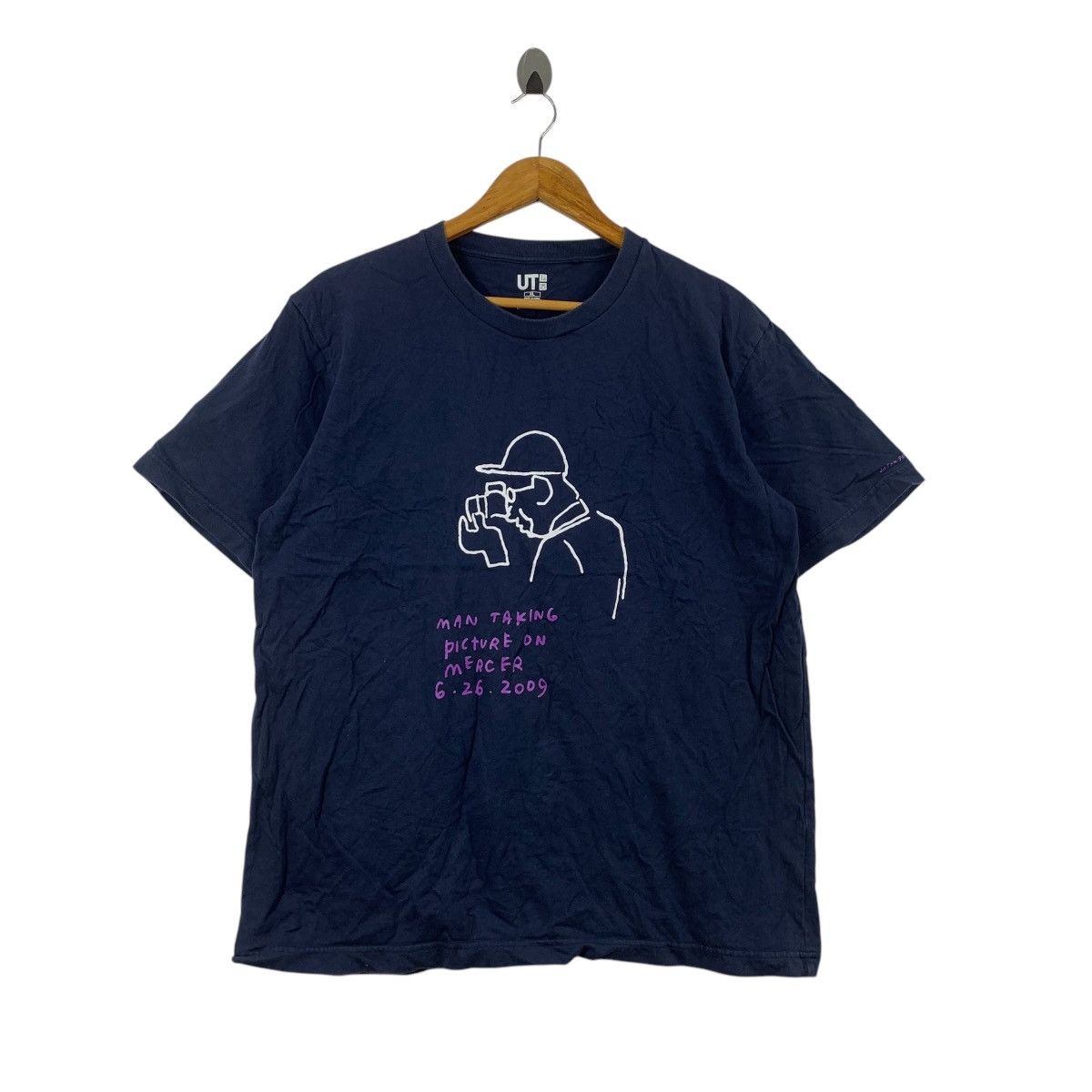 Uniqlo UNIQLO x JASON POLAN Man Taking Picture Sketch Tee Shirt Size US XL / EU 56 / 4 - 1 Thumbnail