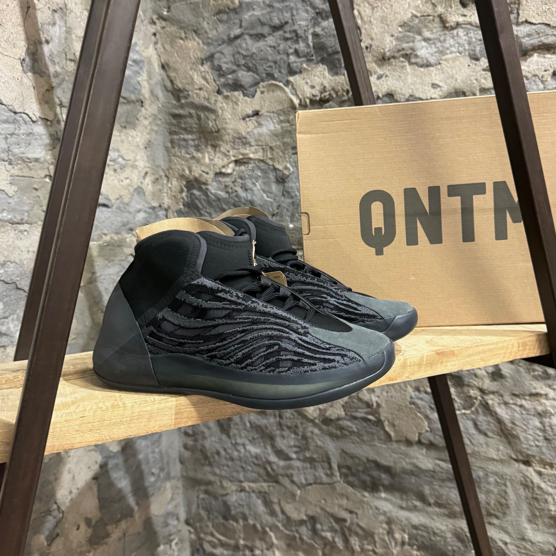 Adidas Yeezy QNTM Quantum Onyx Sneakers
