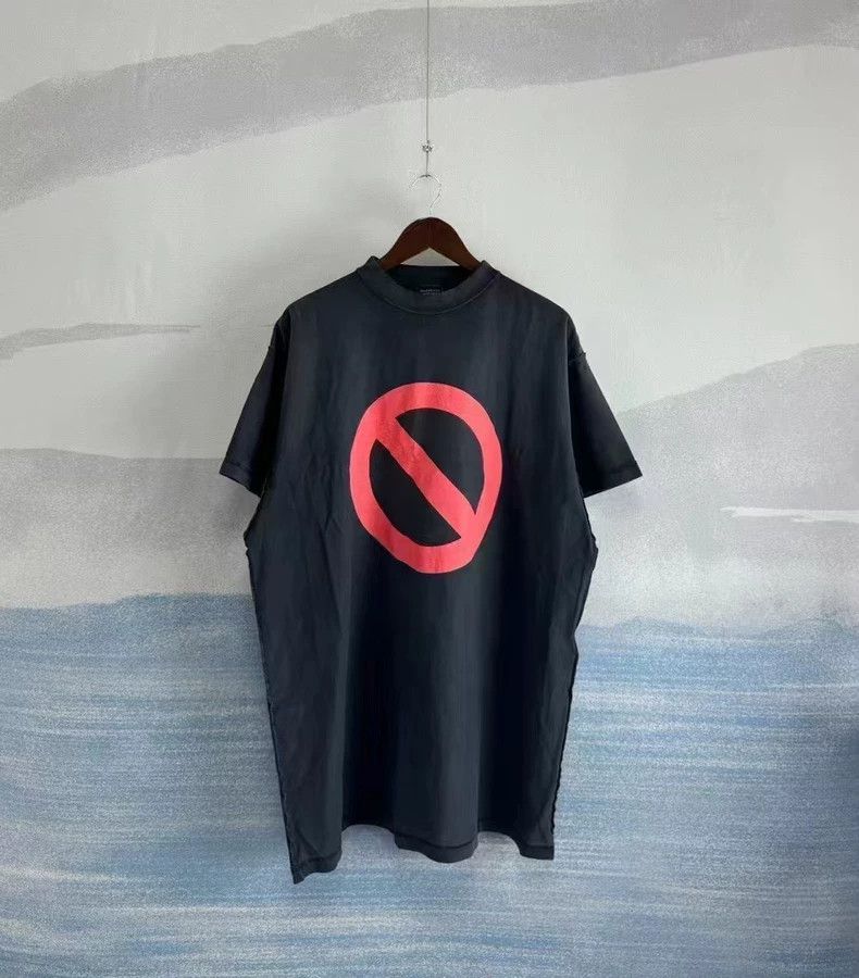 Other Balenciaga Black bands are forbidden to wear short sleeves Size US M / EU 48-50 / 2 - 1 Thumbnail