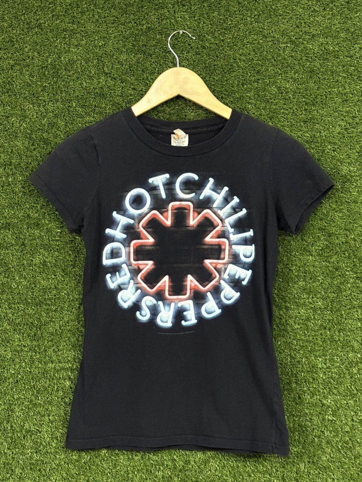 Vintage Vintage Red Hot Chili Peppers Band Tour Logo Tee Black XS Size US XS / EU 42 / 0 - 1 Thumbnail