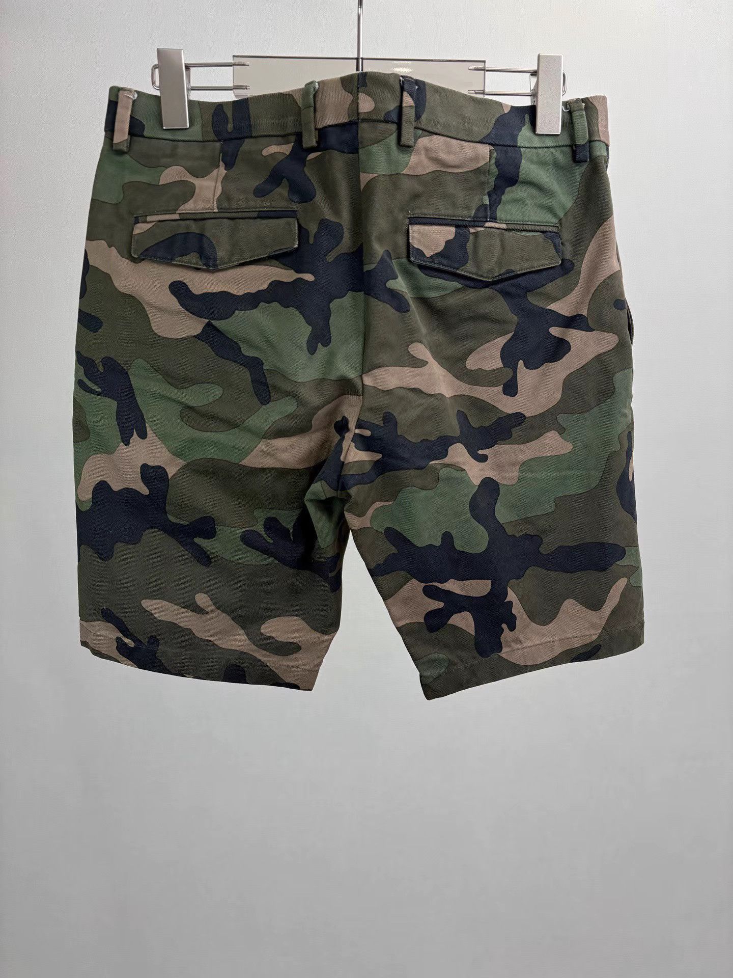 Valentino VALENTINO Camouflage Cargo Shorts Size US 30 / EU 46 - 2 Thumbnail