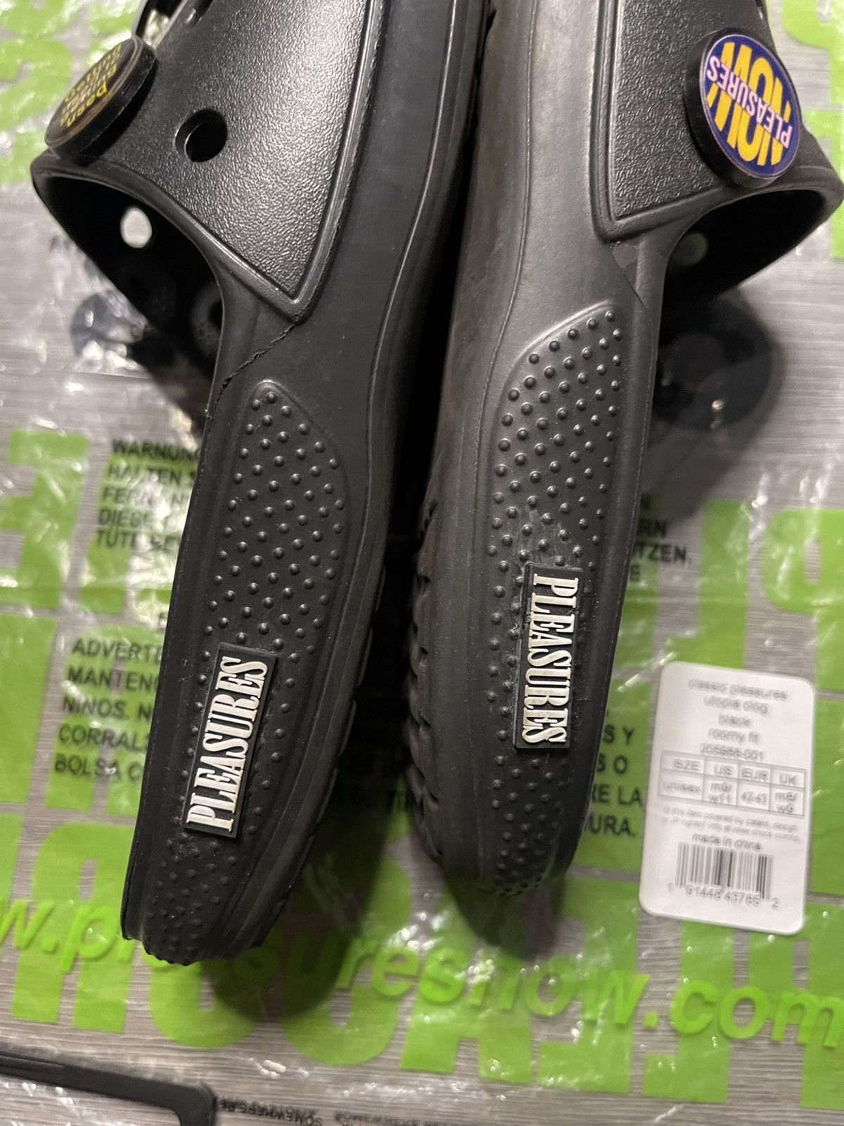 Crocs × Pleasures Pleasures Crocs Slides Size US 10 / EU 43 - 3 Thumbnail