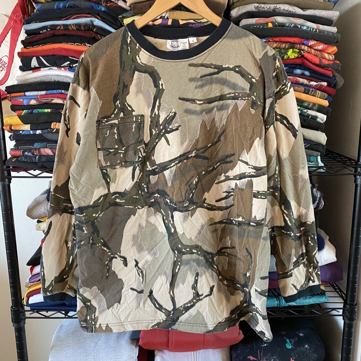 Vintage Vintage Predator Camouflage Longsleeve Pocket T-Shirt 1980s Size US L / EU 52-54 / 3 - 1 Thumbnail