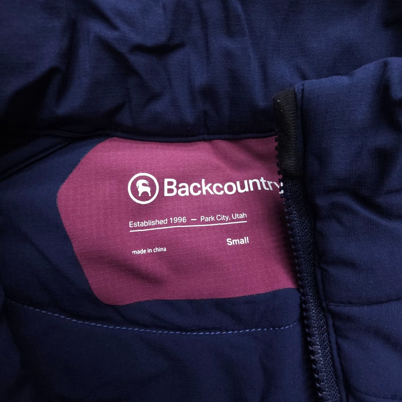 Vintage Backcountry Vest Size Small Packable Quilted Nylon Blue Womens Outdoor Sleeveless Puffer Mid-Length Jacket/Coat Style: Puffer Size S / US 4 / IT 40 - 3 Thumbnail