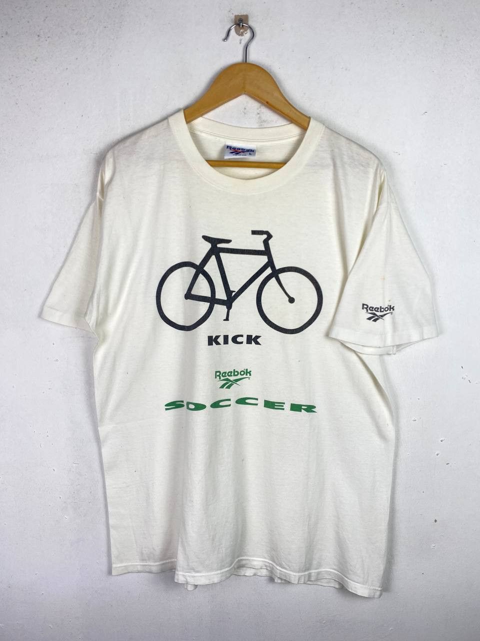 Reebok vintage reebok kick soccer tee nice design Size US L / EU 52-54 / 3 - 1 Thumbnail