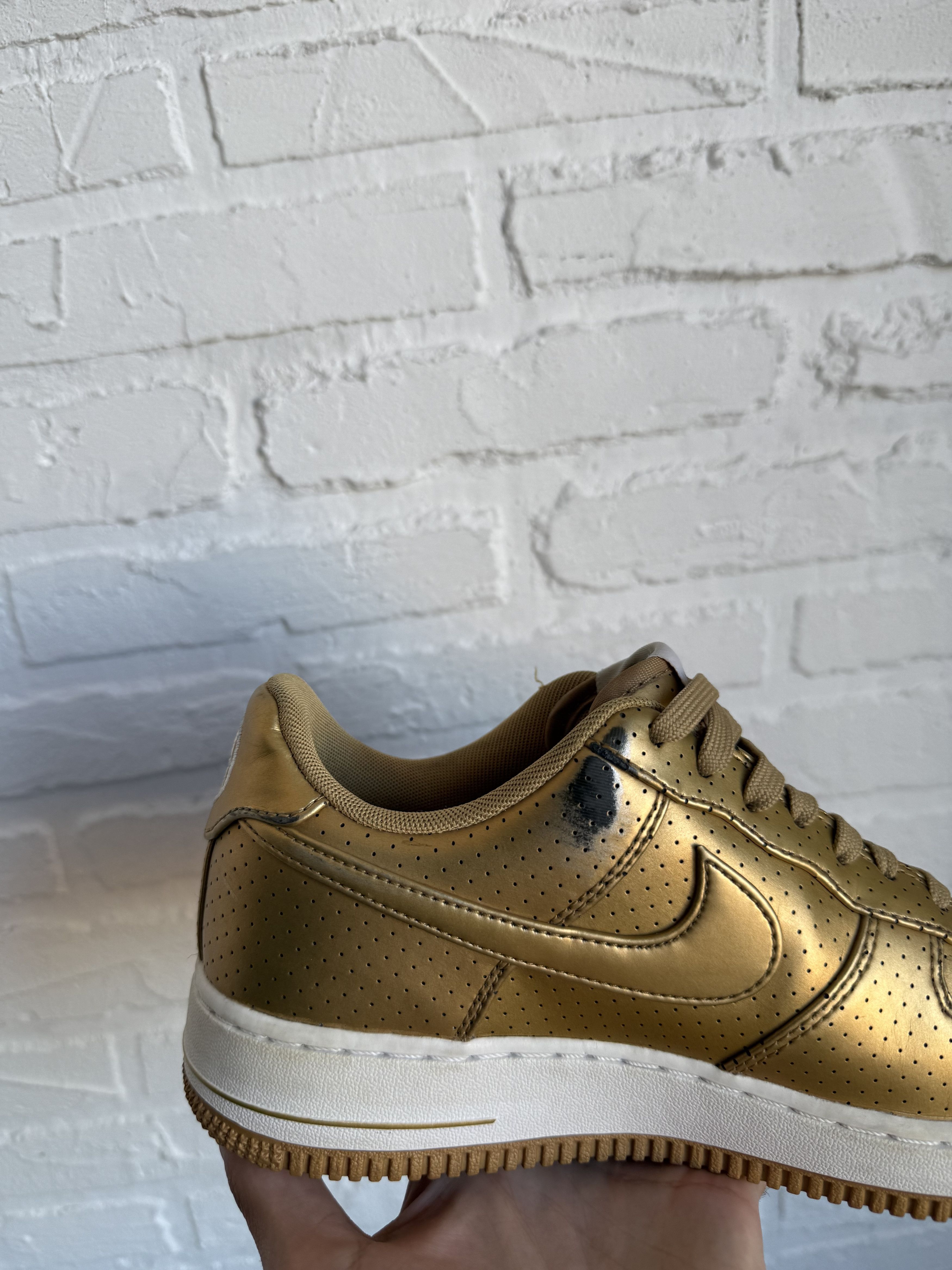 Nike Nike Air Force 1 Low '07 LV8 'Gold' sneakers Size US 7 / EU 40 - 8 Thumbnail