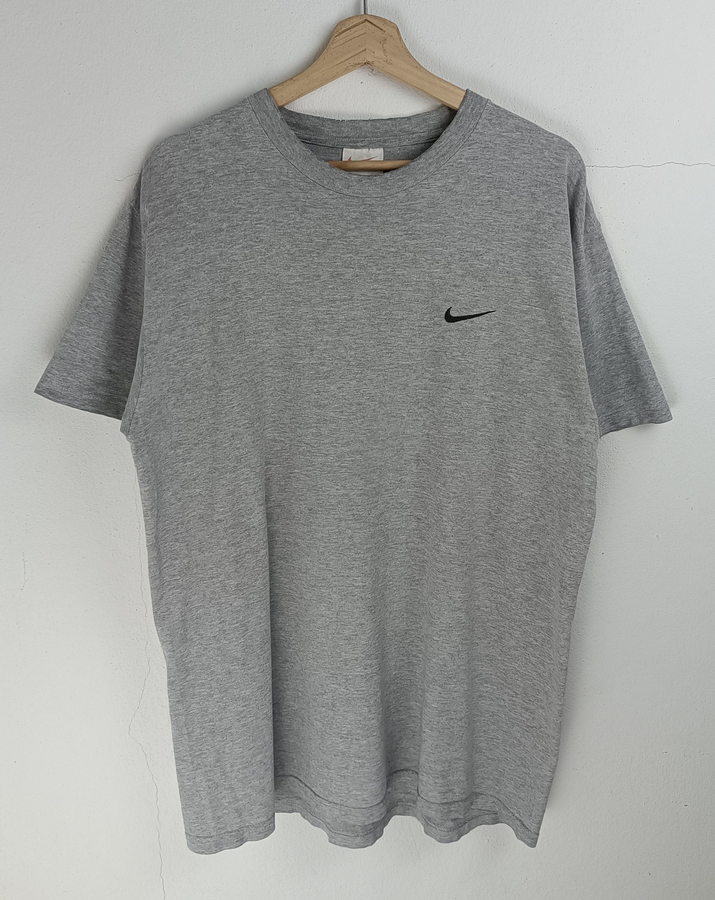 Nike VINTAGE 90'S NIKE MINI SWOSH DISTRESSED TEE VERY RARE Size US L / EU 52-54 / 3 - 3 Thumbnail