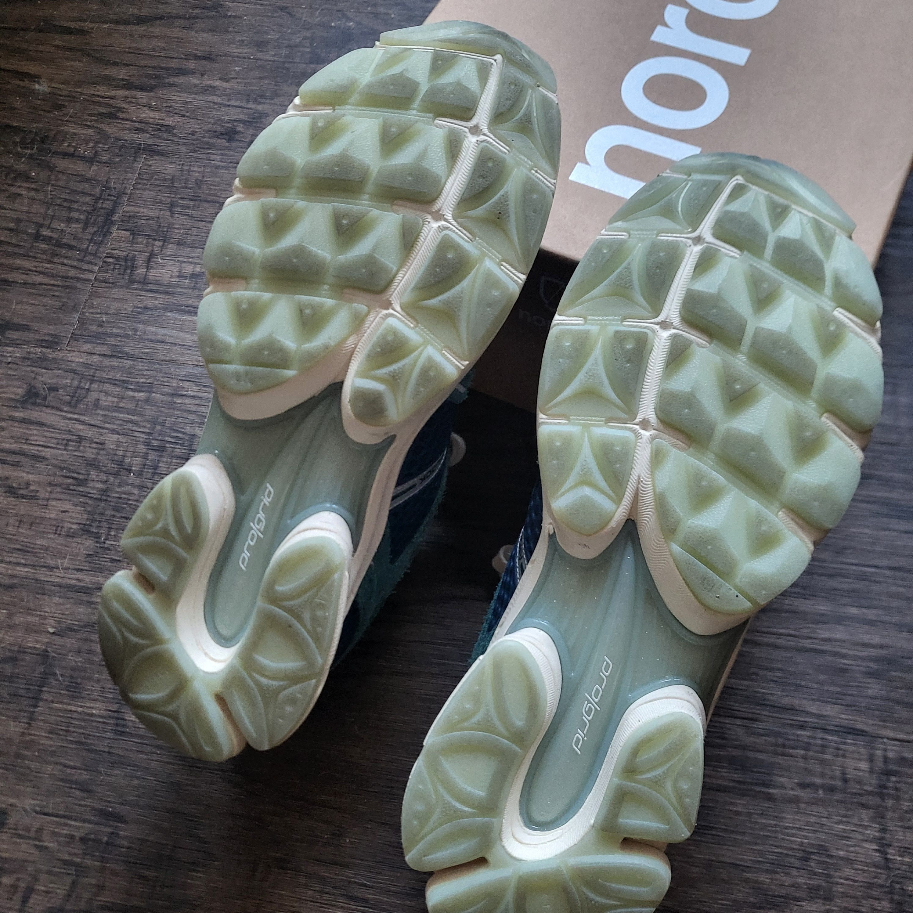 Kith Saucony triumph 4 2024 Size US 9 / EU 42 - 4 Thumbnail