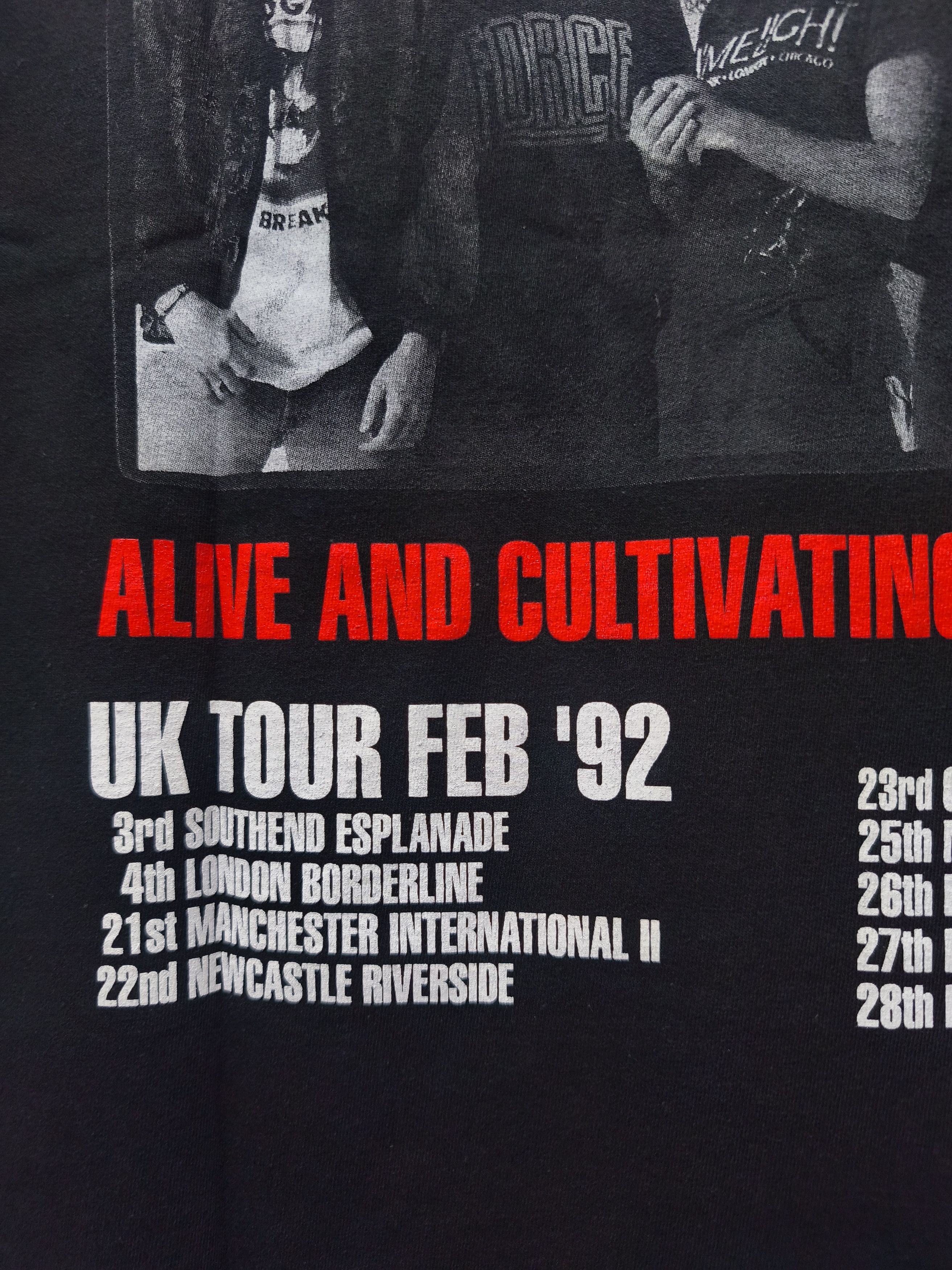 Band Tees Pearl Jam Alive & Cultivating The Pearl UK Tour T-shirt Size US XL / EU 56 / 4 - 13 Thumbnail
