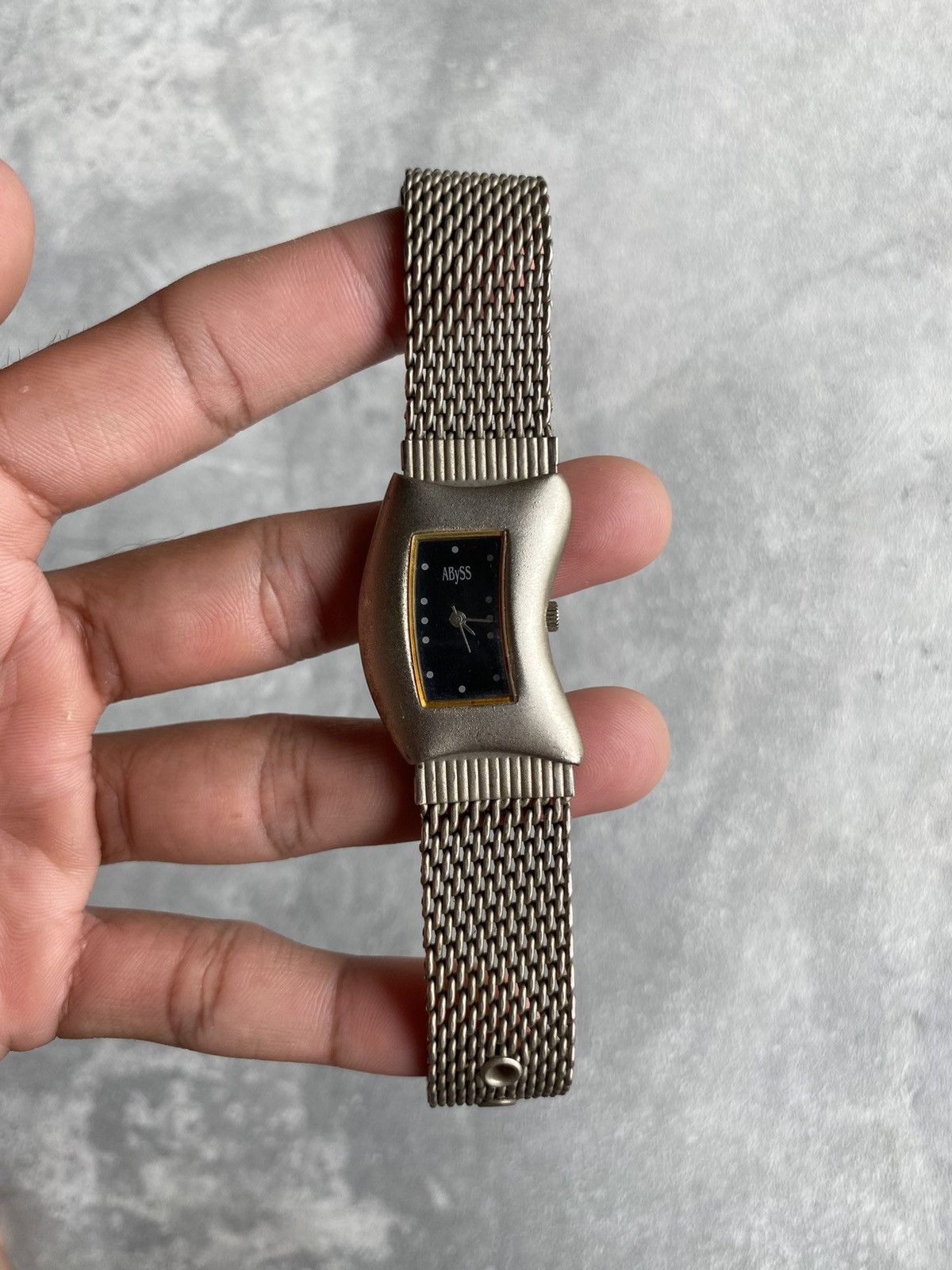 Vintage Vintage ABySS Curved Mess Watch Size ONE SIZE - 3 Thumbnail
