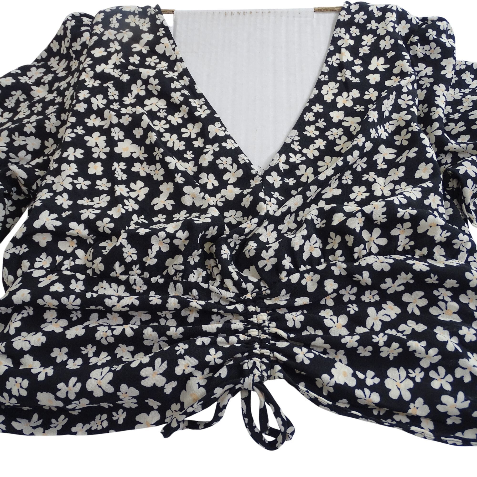 H&M H&M Black Floral Crop Top Long Sleeve V-Neck Drawstring Hem Size M / US 6-8 / IT 42-44 - 3 Thumbnail
