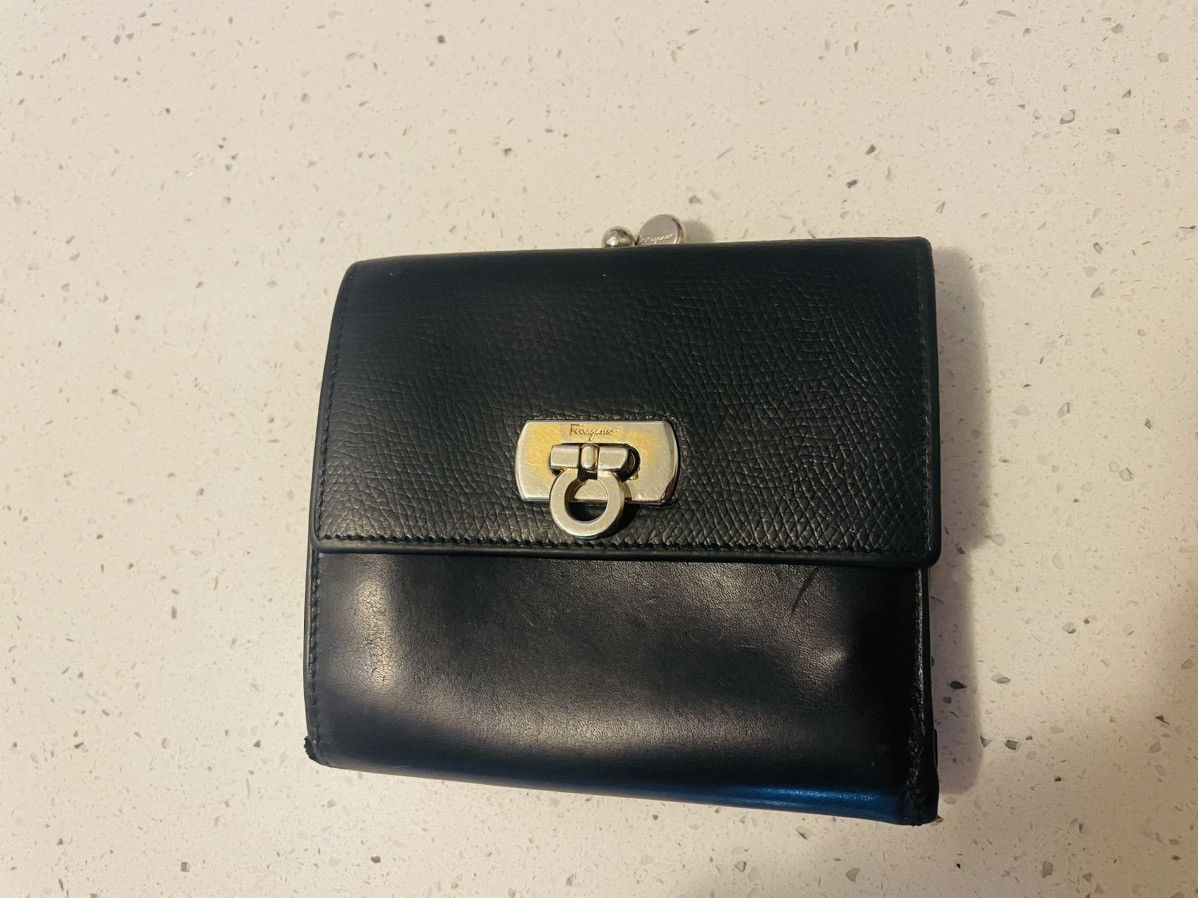 Salvatore Ferragamo × Vintage Salvatore Ferragamo Gancini Leather Trifold Wallet Size ONE SIZE - 1 Thumbnail