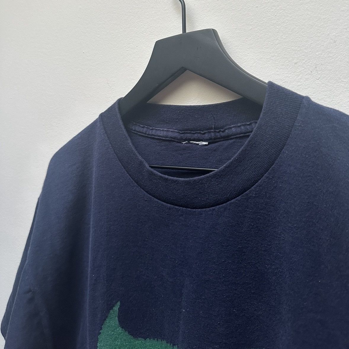 Nike Y2K Nike Large Center Swoosh Logo T-Shirt Size US L / EU 52-54 / 3 - 3 Thumbnail
