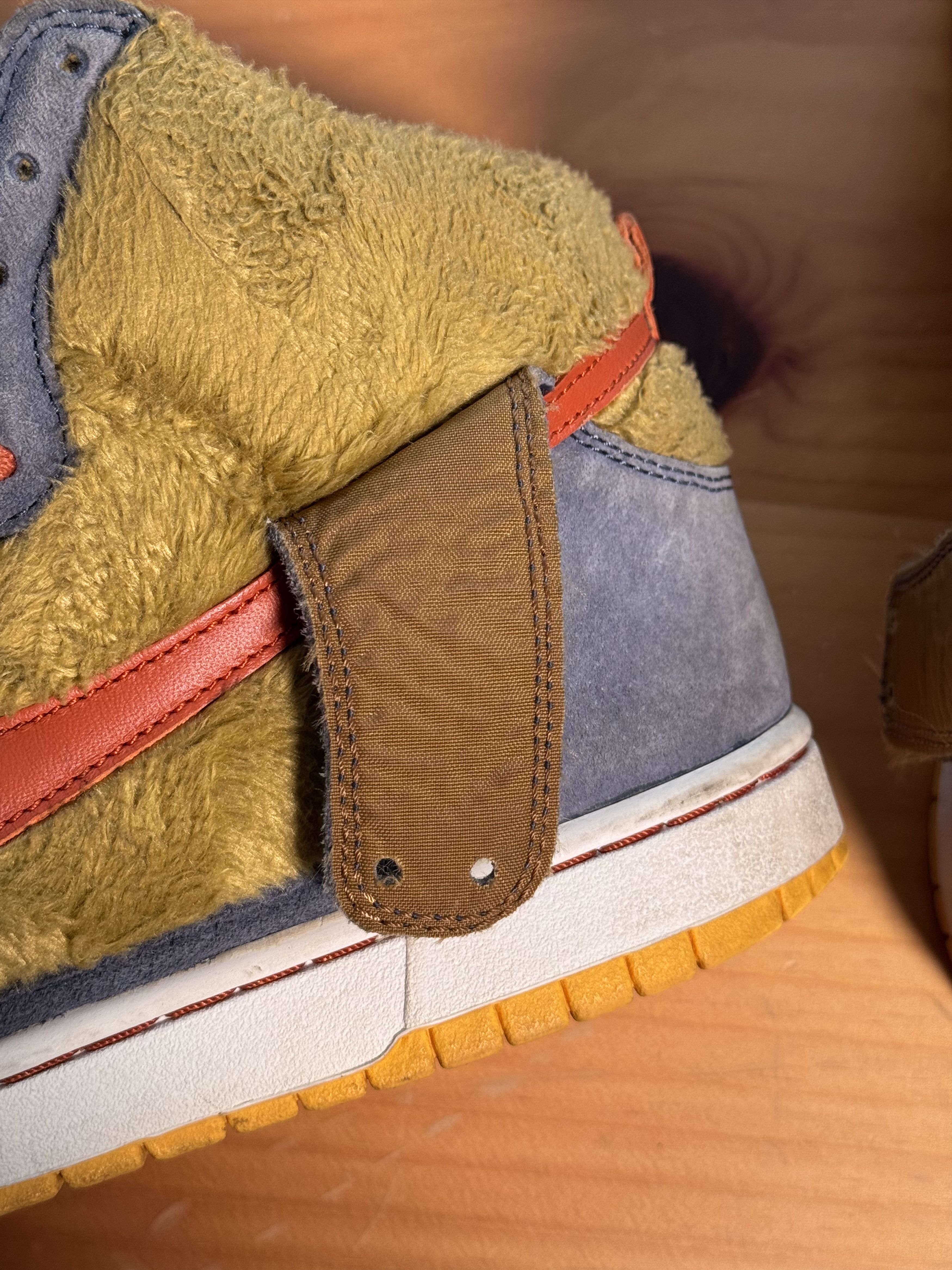 Nike (2006) Nike SB Dunk High The Three Bears ‘Papa Bear’ Size US 10 / EU 43 - 22 Thumbnail