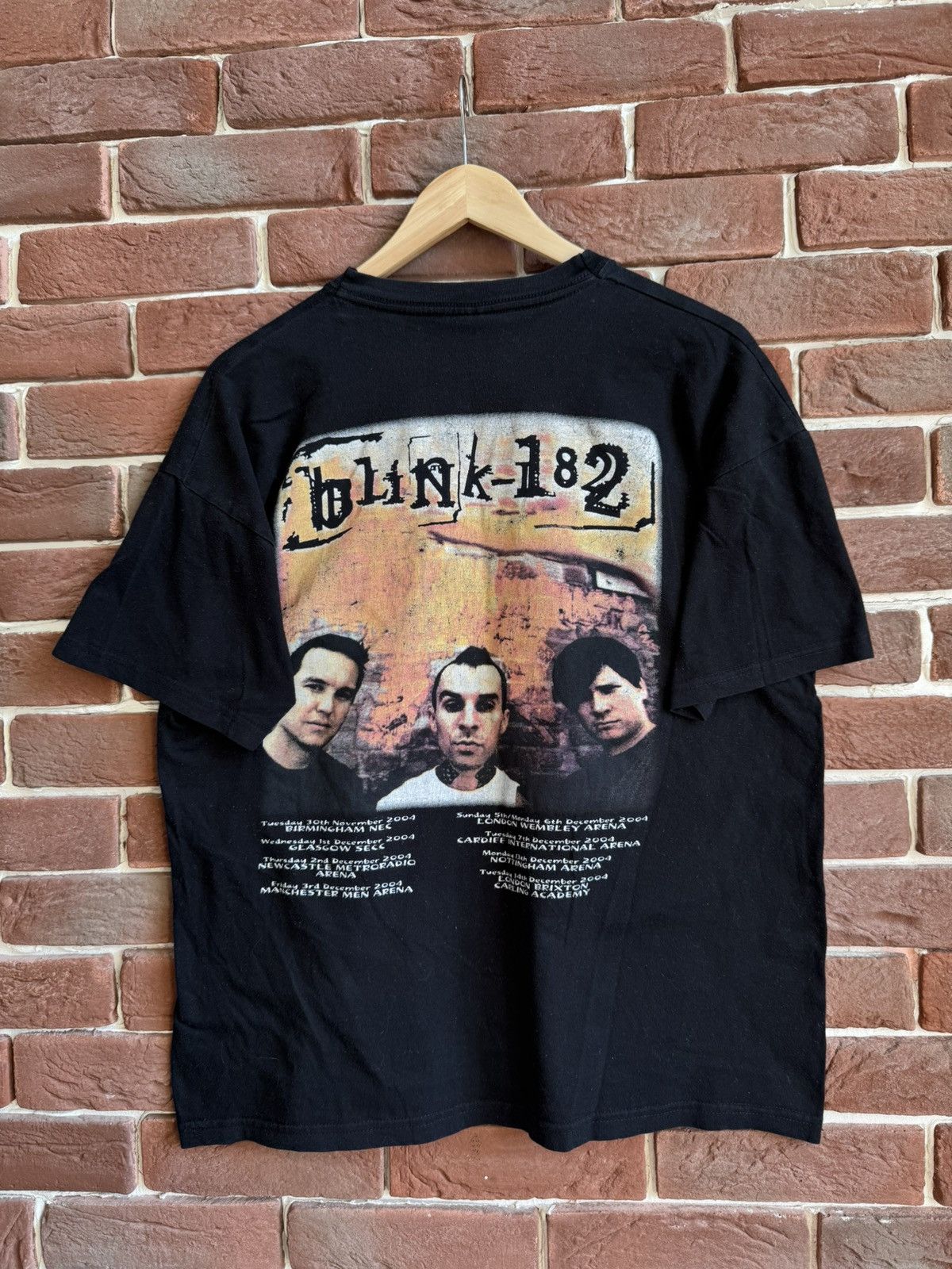 Band Tees Rare Vintage 00s Blink 182 Rock Band Tshirt L black Size US L / EU 52-54 / 3 - 1 Thumbnail