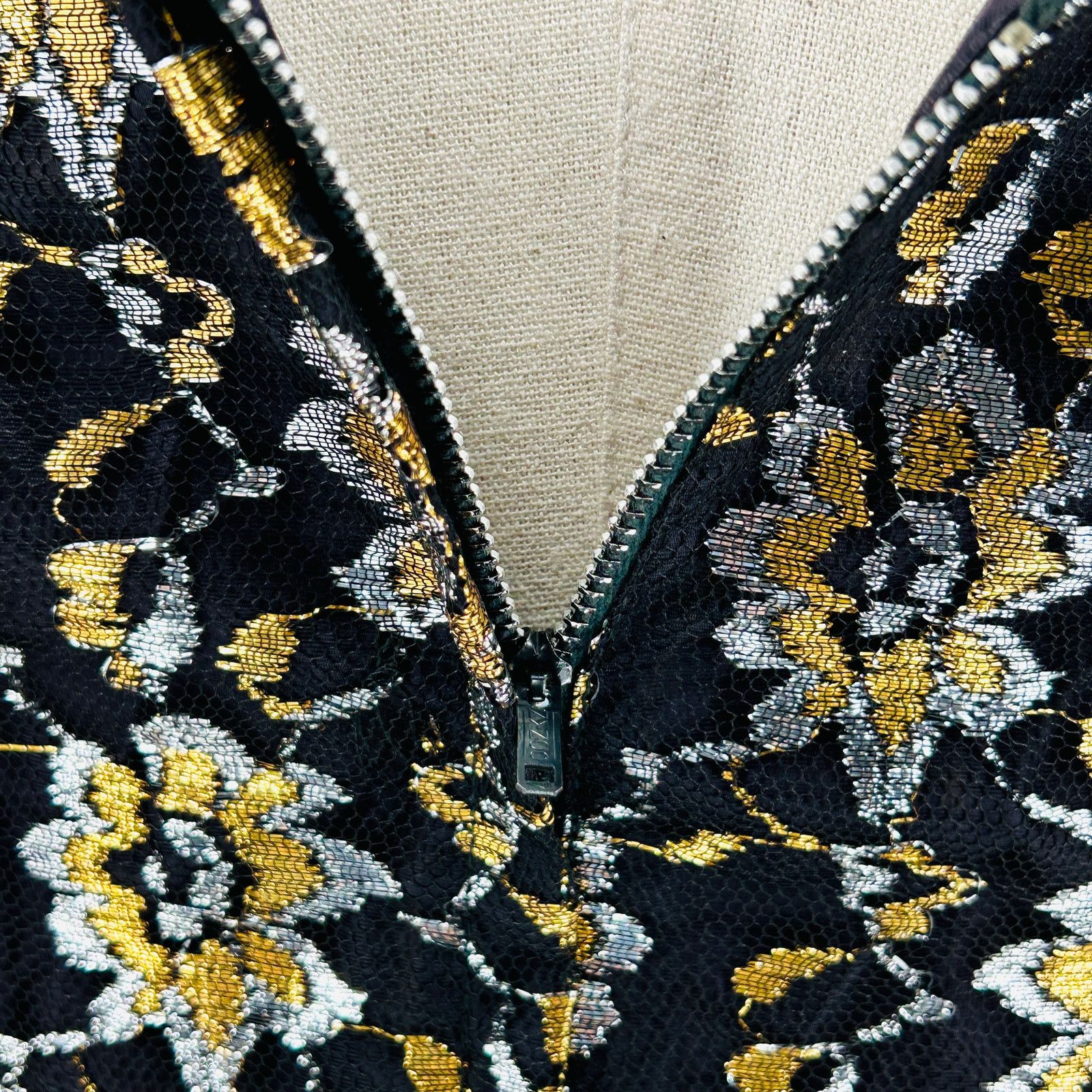 Vintage 50s/60s Black Gold Metallic Floral Lace Cocktail Dress Size XS / US 0-2 / IT 36-38 - 7 Thumbnail