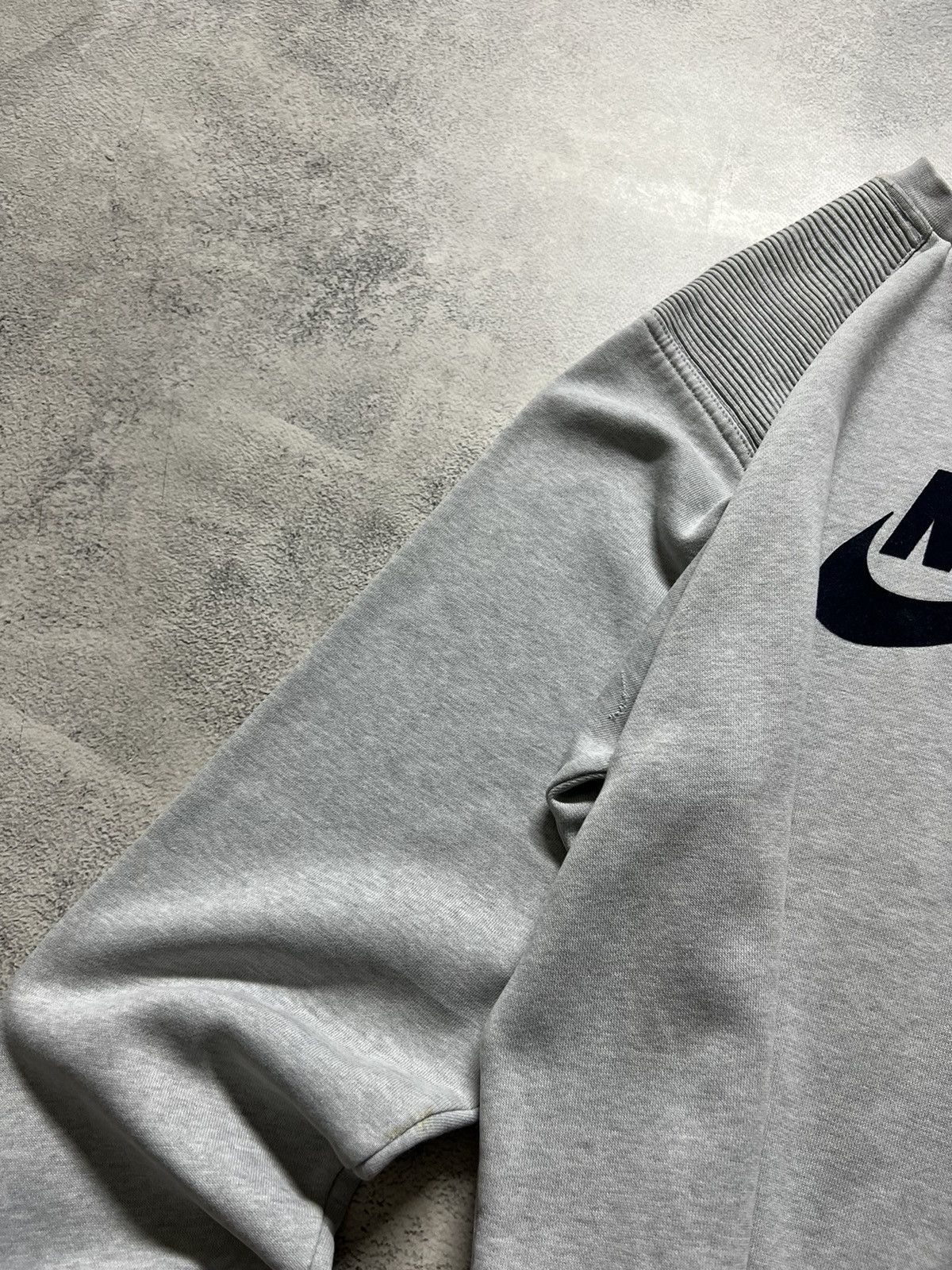 Vintage Vintage Y2k Nike 🩶 Velour Spell Out Big Logo Sweatshirt 90’s Size US S / EU 44-46 / 1 - 8 Thumbnail
