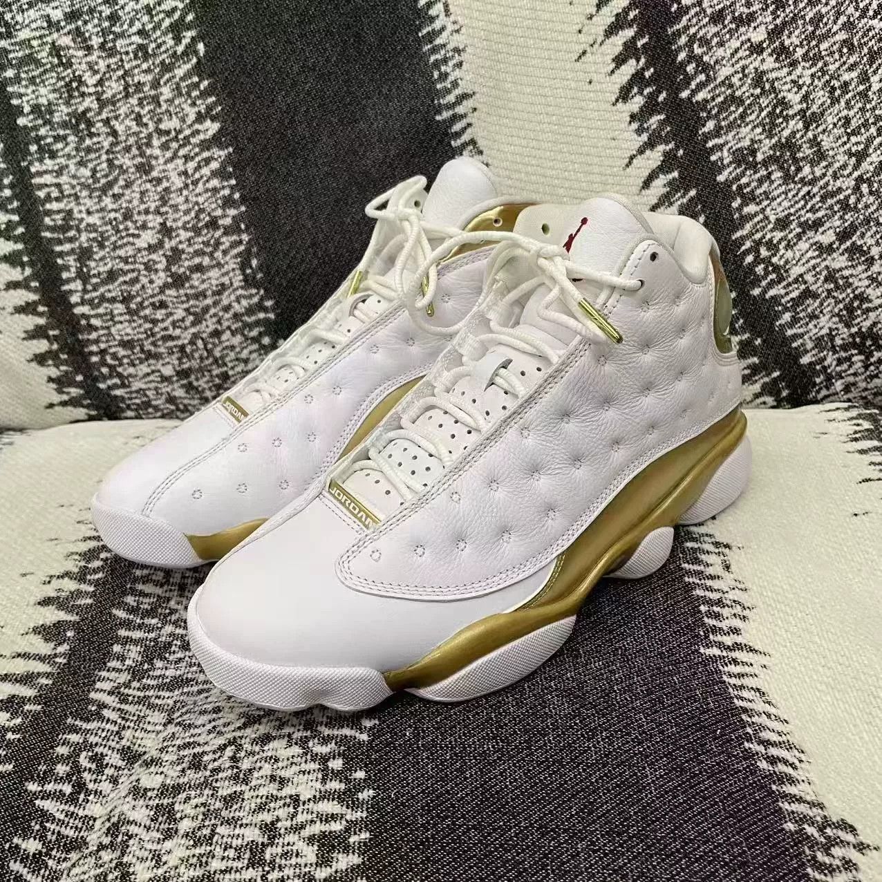 Jordan Brand Jordan Brand AIR JORDAN White Lowtop Sneakers 8 Men Size US 8 / EU 41 - 1 Thumbnail