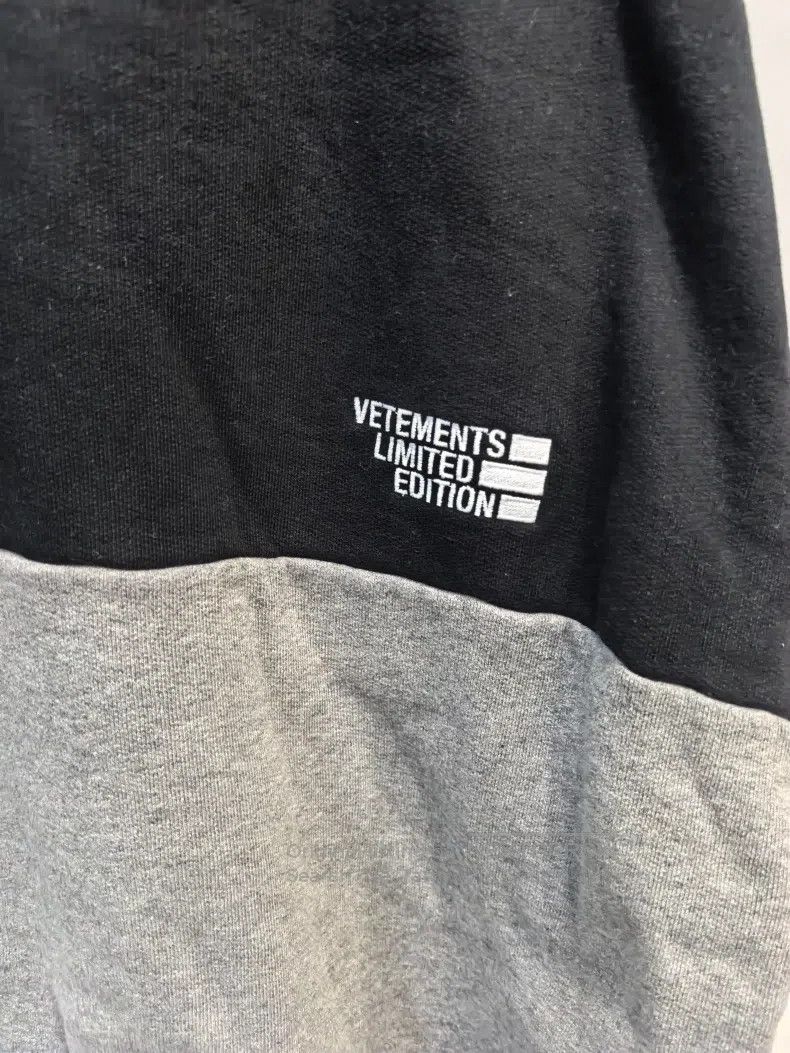 Vetements Vetements Black and Gray Color Blocked Sweatshirt Size US S / EU 44-46 / 1 - 4 Thumbnail