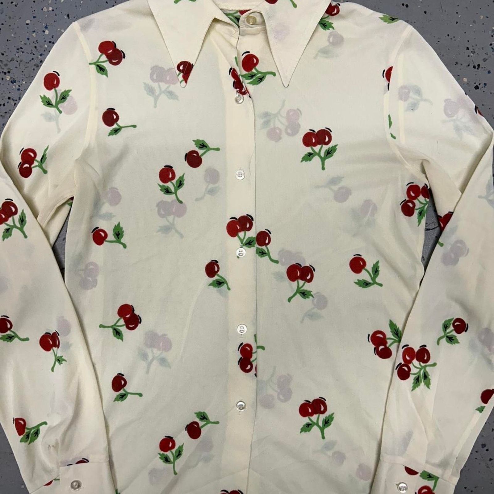Other VTG 70s Cream cherry print button-up shirt Size S / US 4 / IT 40 - 2 Thumbnail
