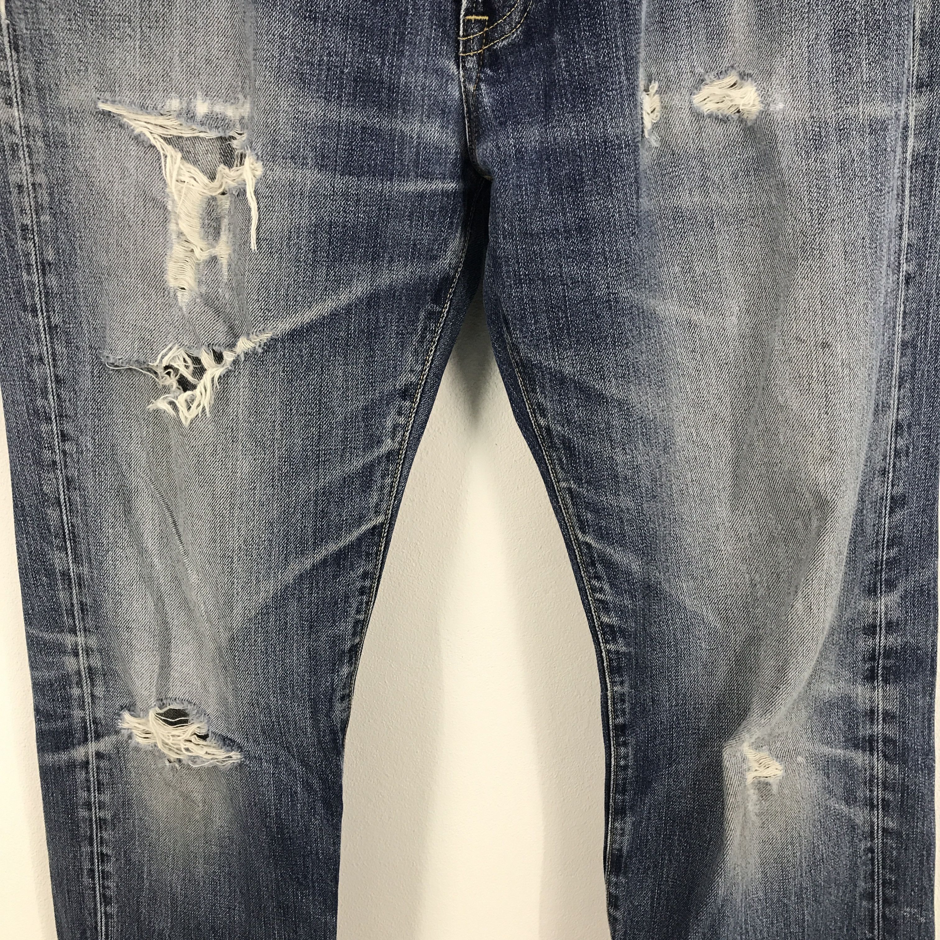 Japanese Brand × Uniqlo Rare uniqlo japan design distressed jeans pants Size US 31 - 8 Thumbnail