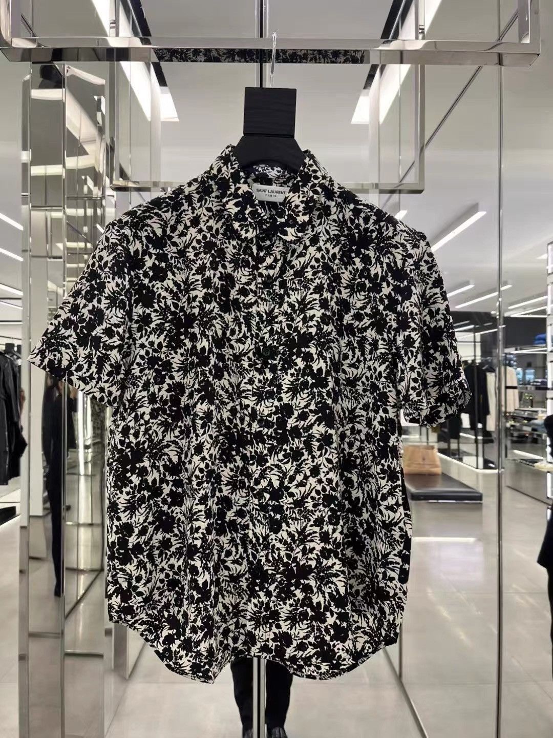 Saint Laurent Paris Black Floral Print Short Sleeve Button-Up Shirt Size US S / EU 44-46 / 1 - 1 Thumbnail