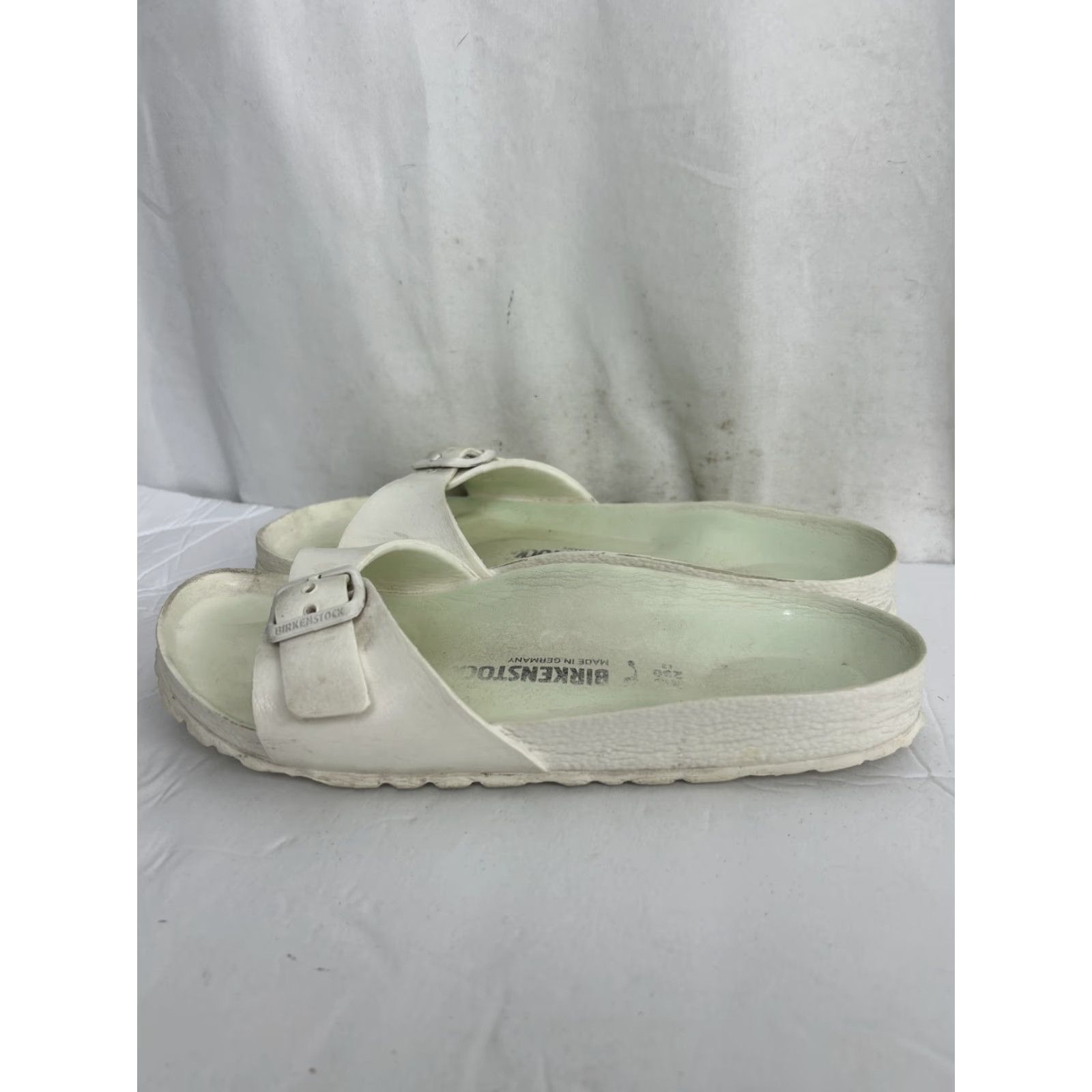 Birkenstock VINTAGE Birkenstock Madrid Sandal White Rubber Buckle 36 EU 5.5 US Womens Slip-On Weekender Shoes Size US 6 / IT 36 - 6 Thumbnail