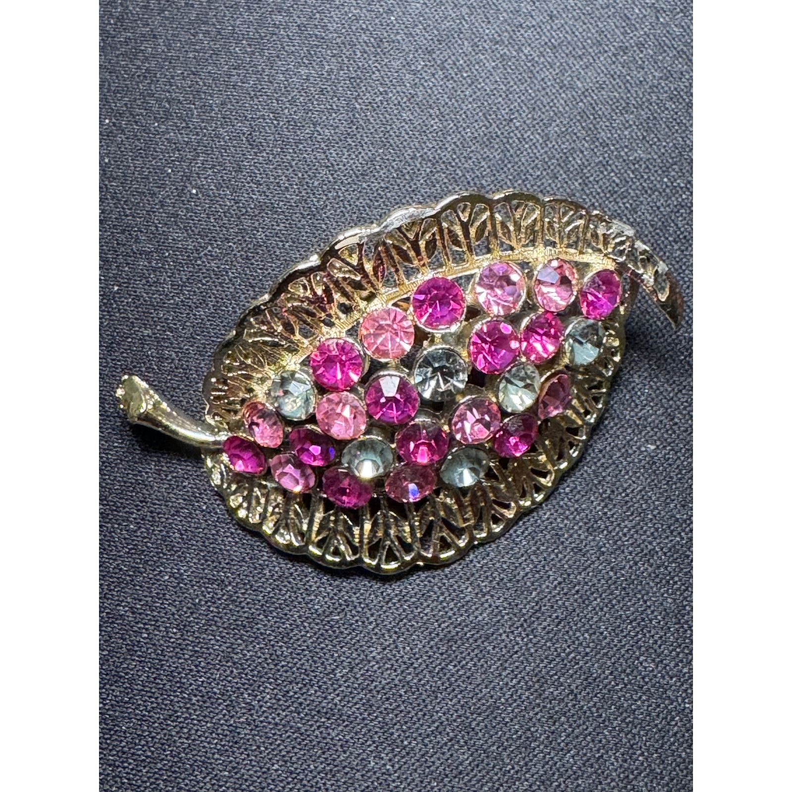 Other 1950's Pink Shades Rhinestones Prong Set Leaf Brooch Size ONE SIZE - 2 Thumbnail