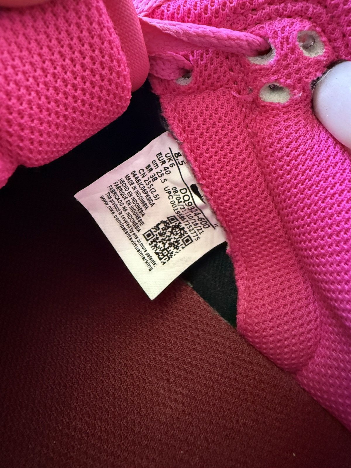 Nike Nike Dunk Low Valentine's Day (2022) (Women's) Size US 8.5 / IT 38.5 - 4 Thumbnail