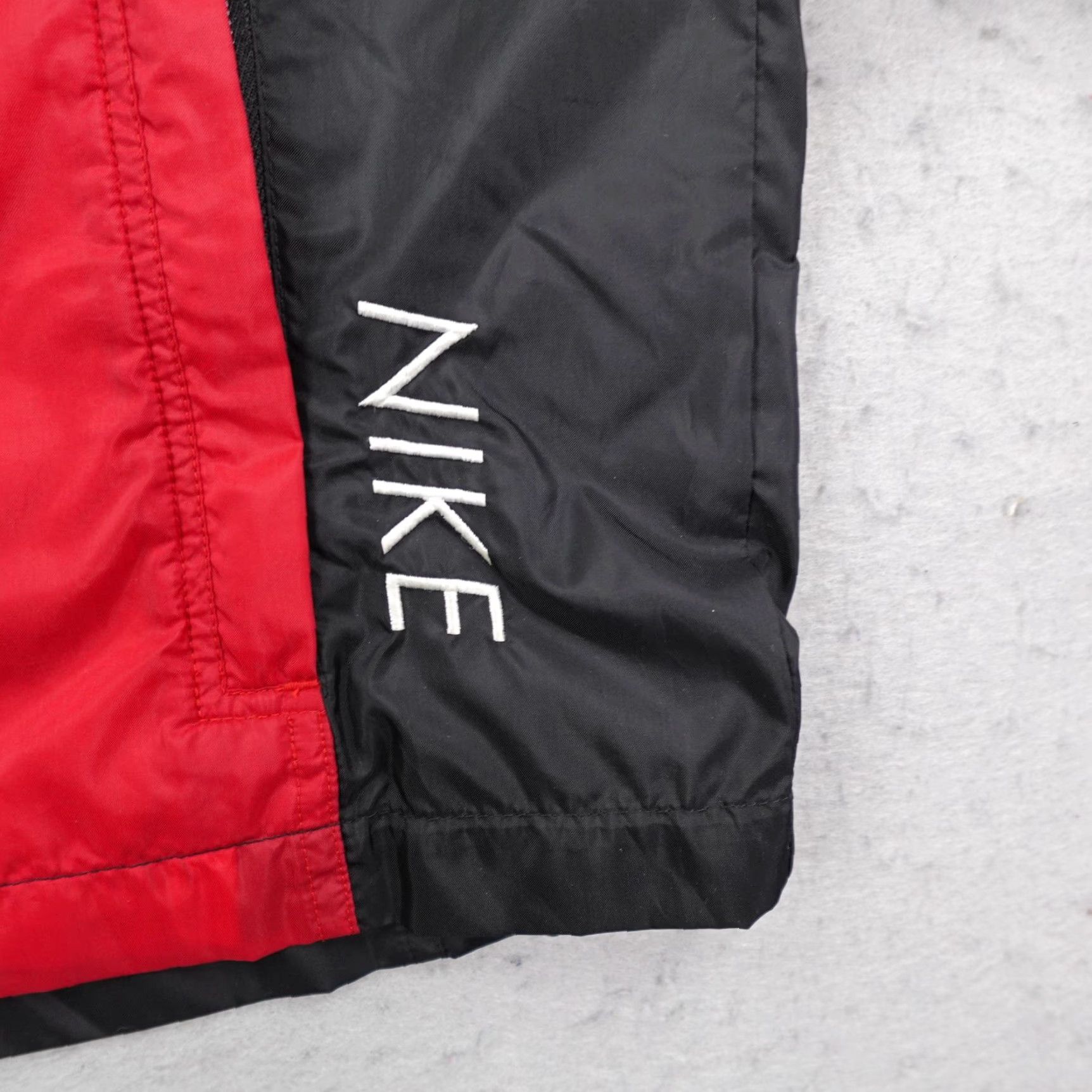 Nike Vintage Nike Jacket Mens XL Black Red Windbreaker Full Zip Track Coat Swoosh 90s Size US XL / EU 56 / 4 - 4 Thumbnail