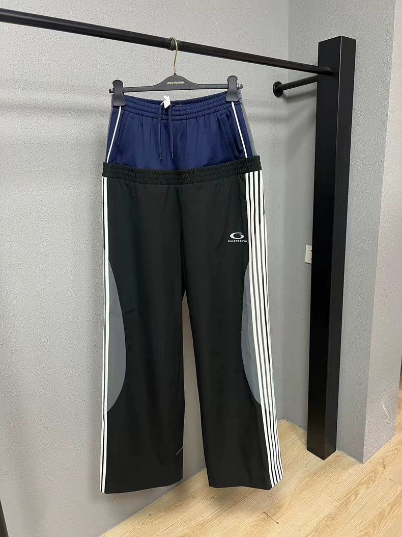 Balenciaga Balenciaga Black and blue paneled sweatpants Size US 26 / EU 42 - 1 Thumbnail