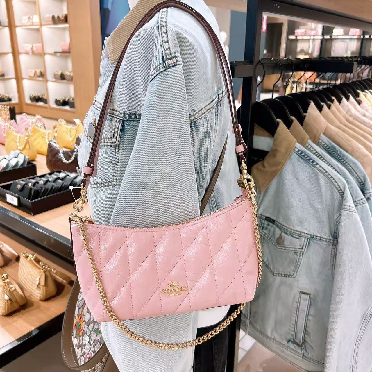 Coach Caitlin Shoulder Bag With Quilting CDZ88 Size ONE SIZE - 7 Thumbnail