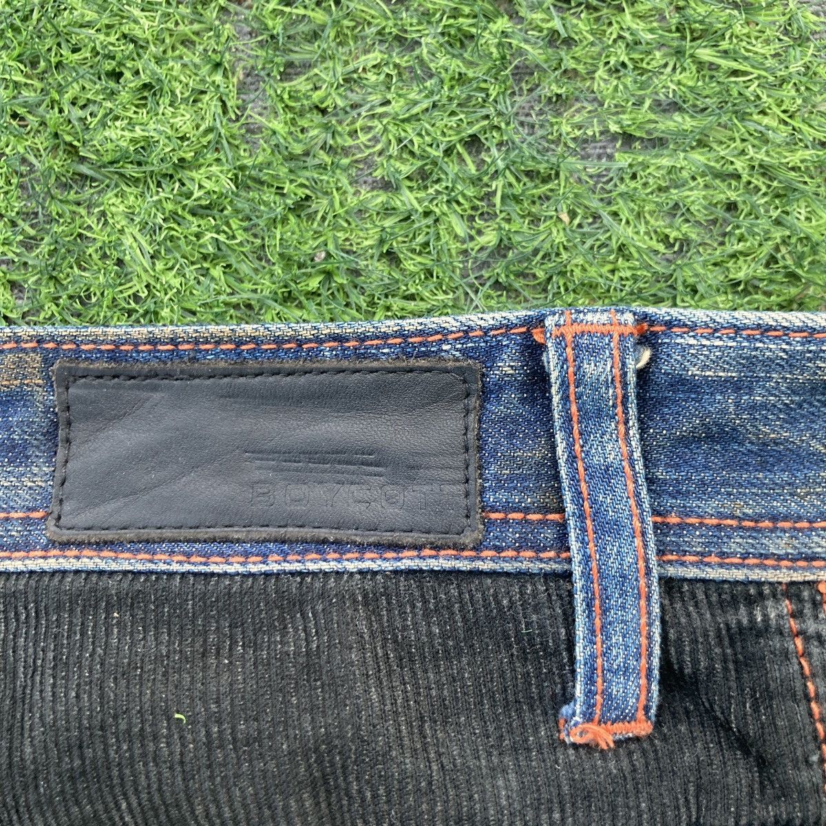 Boycott BOYCOTT FLARED RIPPED JEANS Size US 33 - 12 Thumbnail