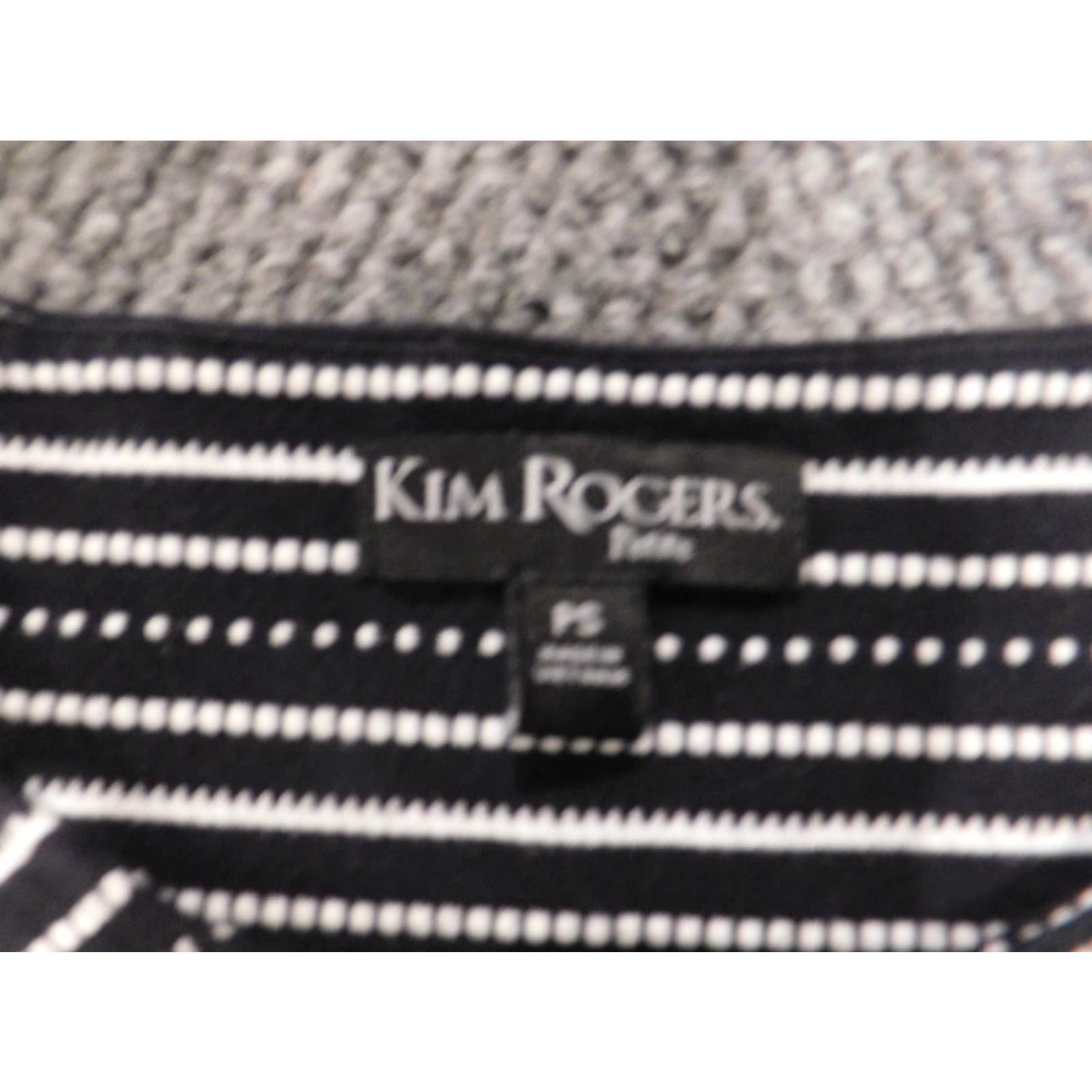 Vintage Kim Rogers Womens Blouse PS Petites Black Pullover Cap Sleeve Button-Up Crew Neck 3/4 Sleeve Floral Lyocell Rayon Stretch Casual Women's Micro Size S / US 4 / IT 40 - 7 Thumbnail