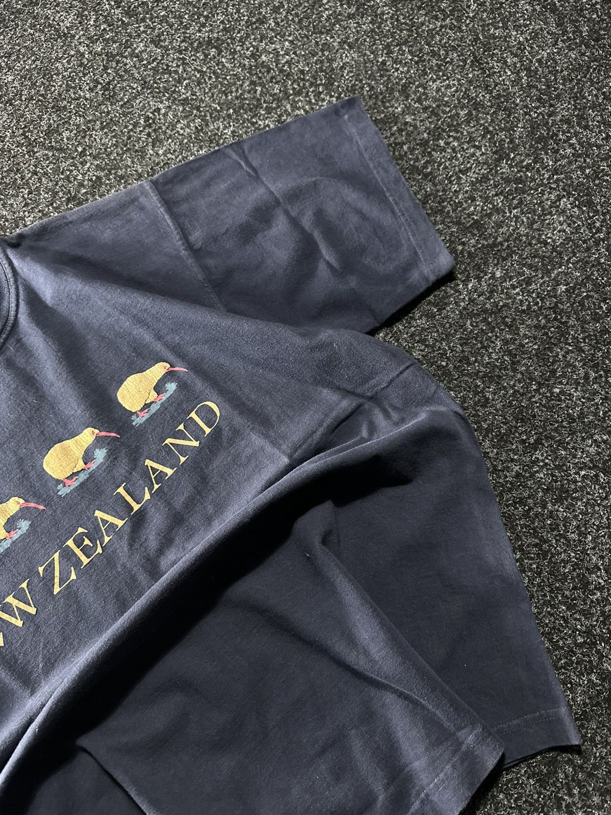 Vintage 🚨Vintage NEW ZEALAND 90s tee shirt big logo surf boxy Size US L / EU 52-54 / 3 - 3 Thumbnail