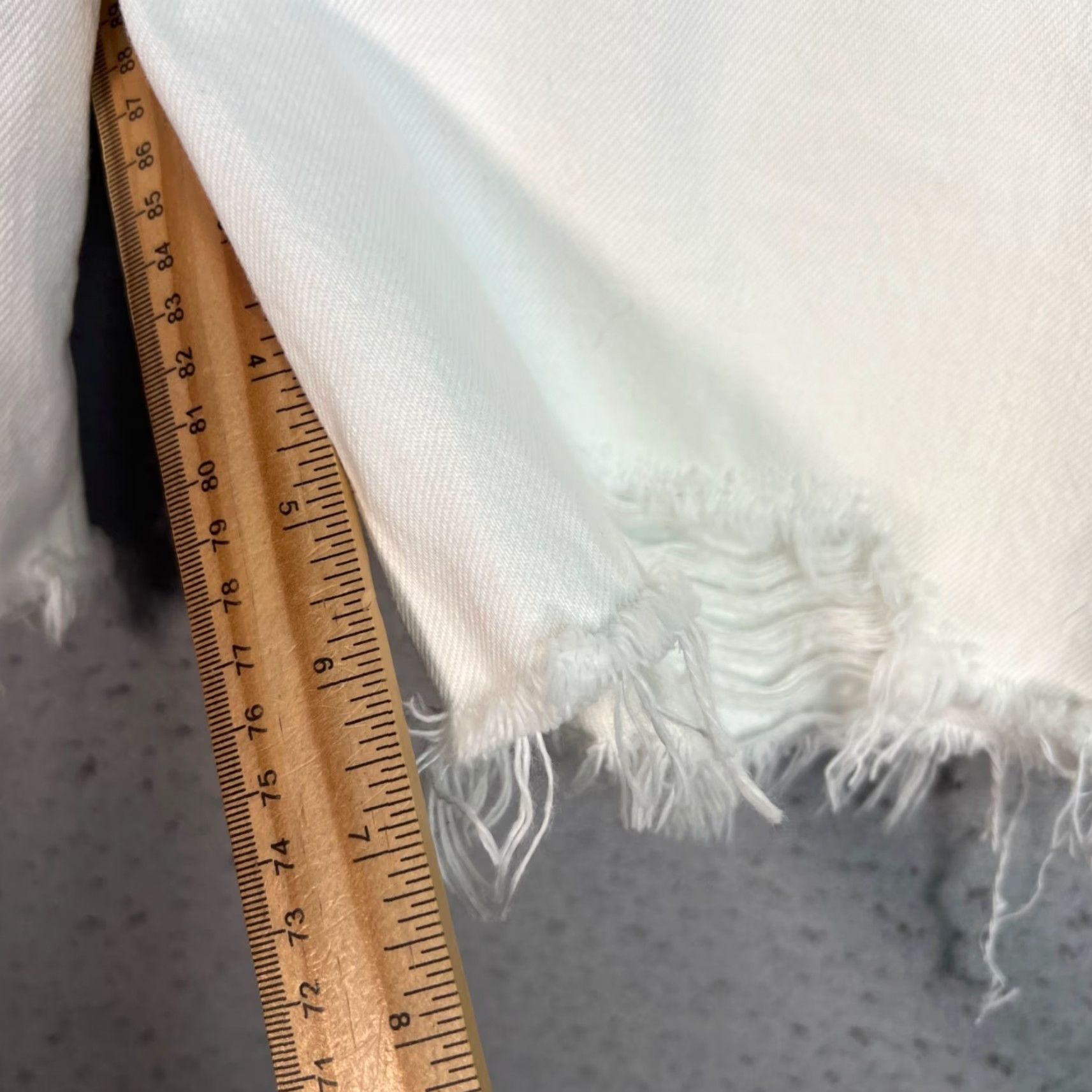 Citizens Of Humanity CITIZENS OF HUMANITY Womens Denim Shorts Size 24 White Frayed Cut-Offs Size 42" / US 20 - 7 Thumbnail