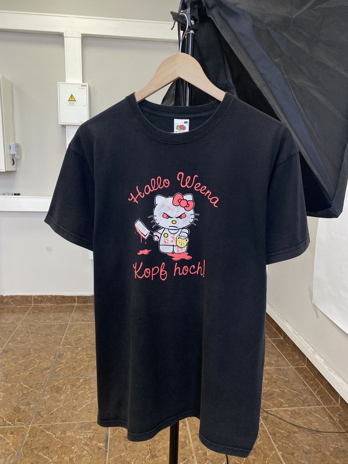 Japanese Brand × Vintage 🇺🇸 Vintage Y2K Hello Kitty Killing Bears Death Blood T-Shirt Size US L / EU 52-54 / 3 - 1 Thumbnail