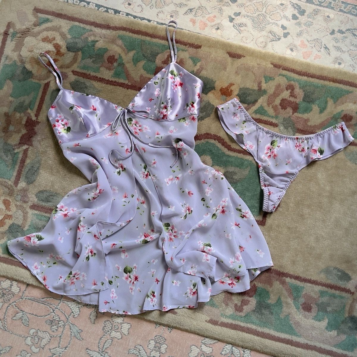 Victoria's Secret Vintage 1990s Lilac Satin & Floral Chiffon Babydoll Set (M) Size M / US 6-8 / IT 42-44 - 1 Thumbnail