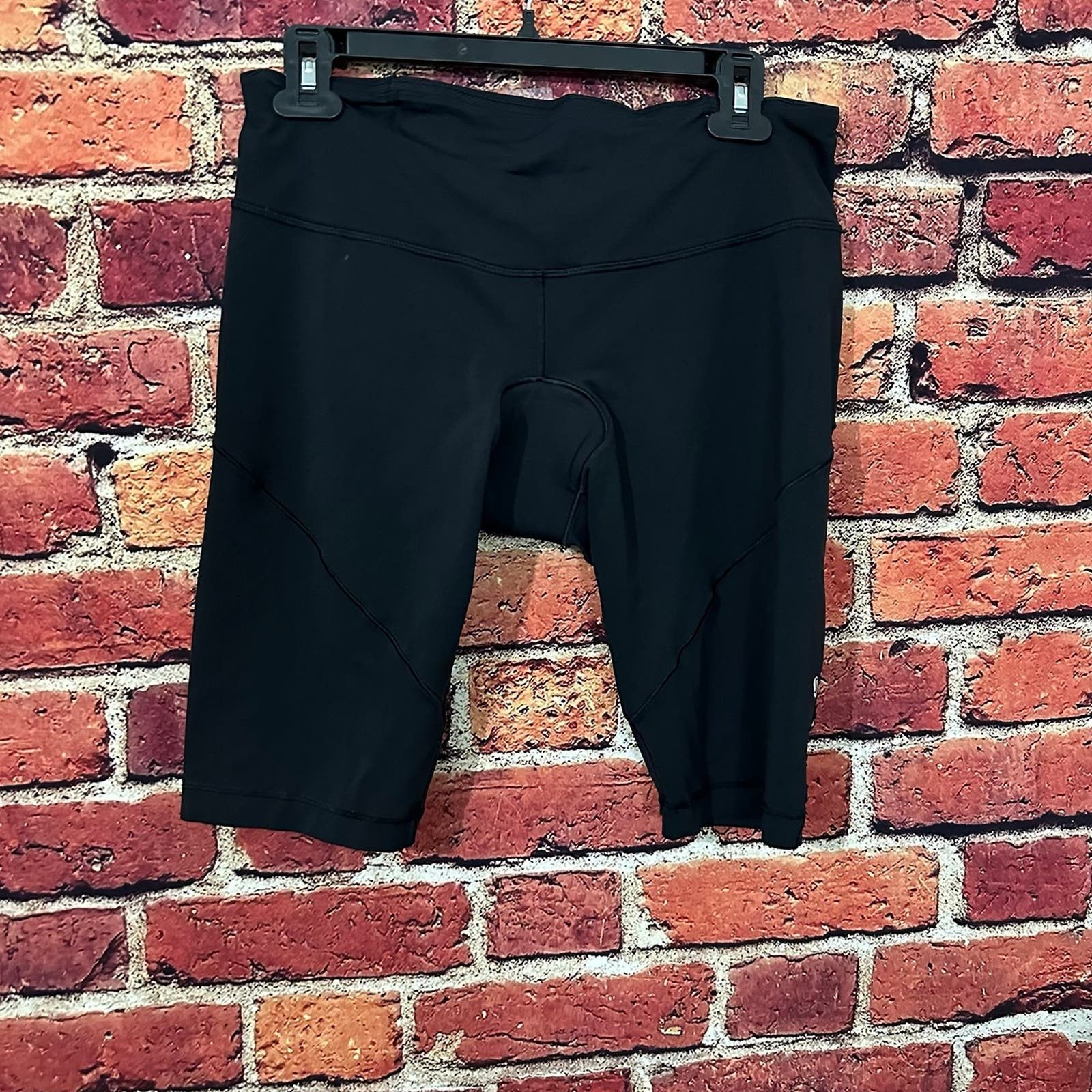 Lululemon Lululemon cycling biker shorts with padding Size 32" / US 10 / IT 46 - 1 Thumbnail